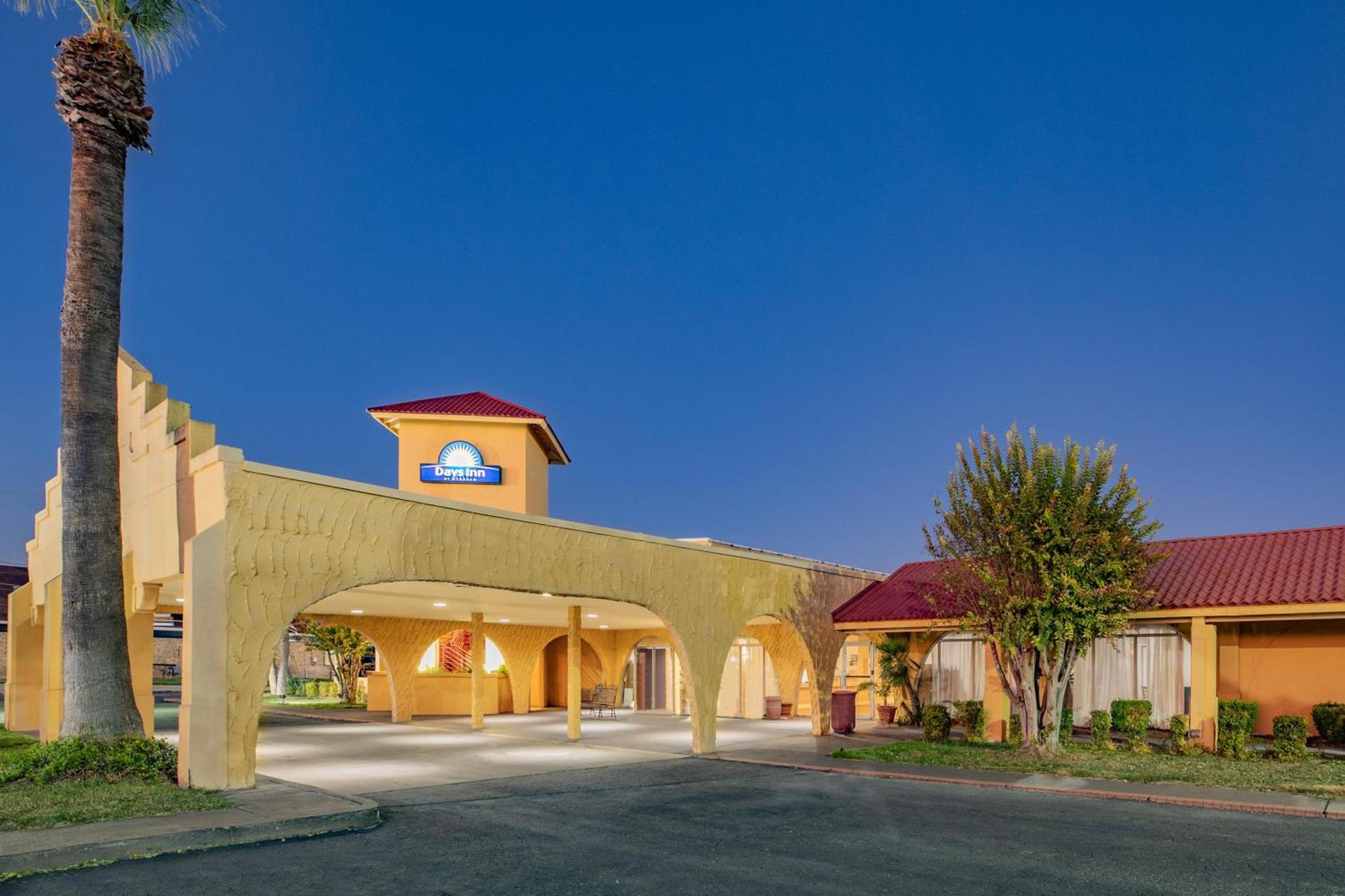 Days Inn by Wyndham Del Rio photo 55