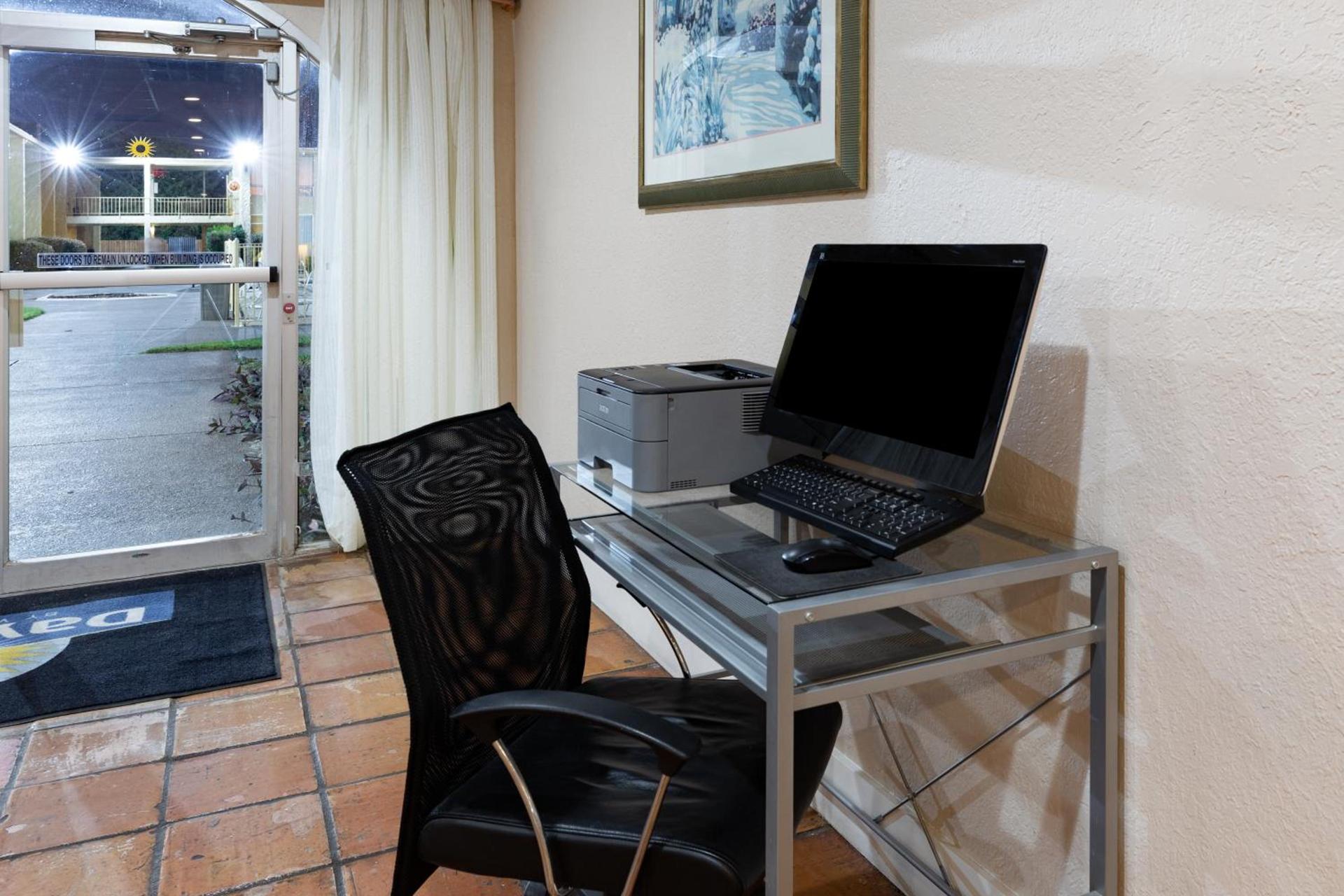 Days Inn by Wyndham Del Rio photo 61