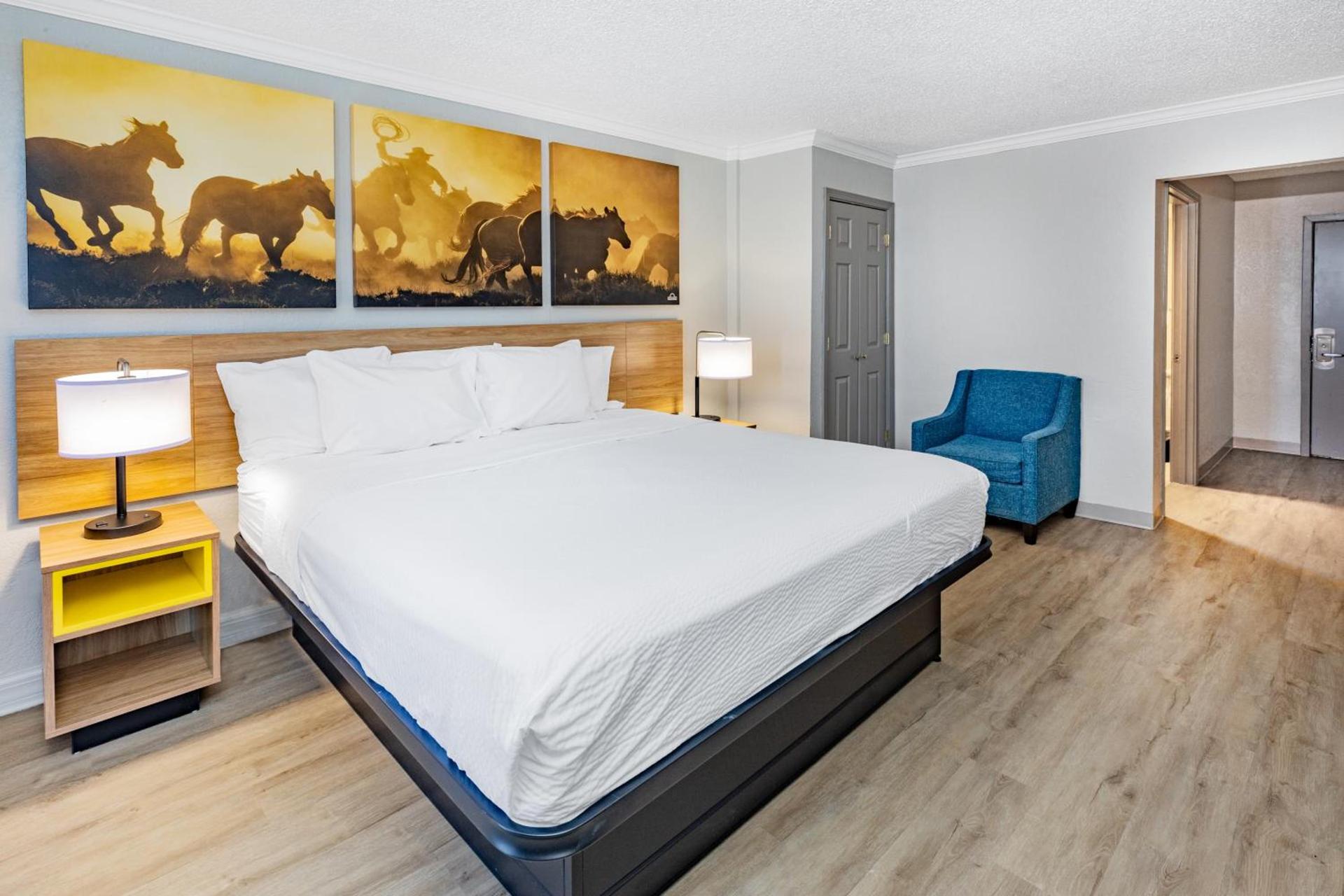 Days Inn by Wyndham Del Rio photo 72