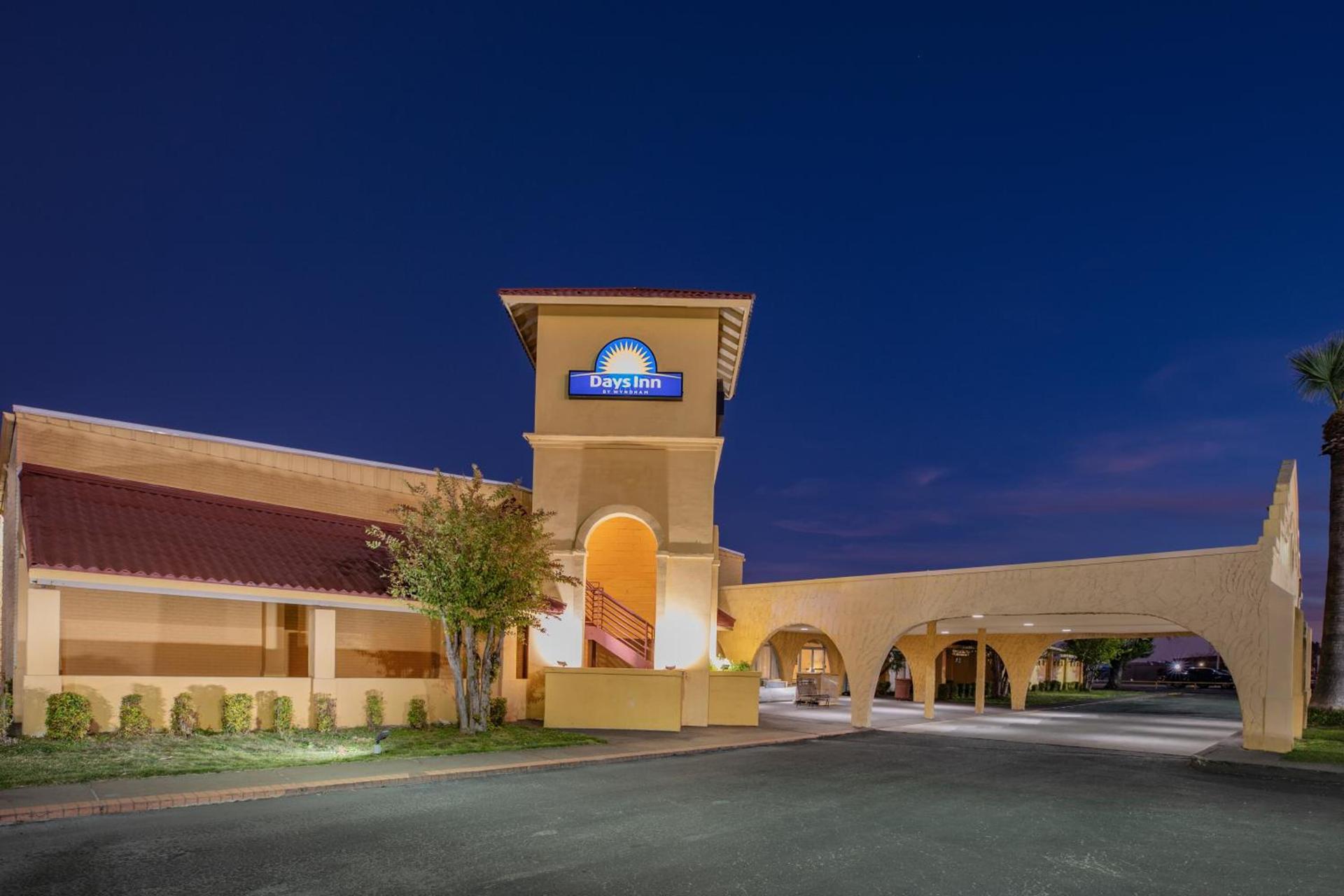 Days Inn by Wyndham Del Rio photo 57