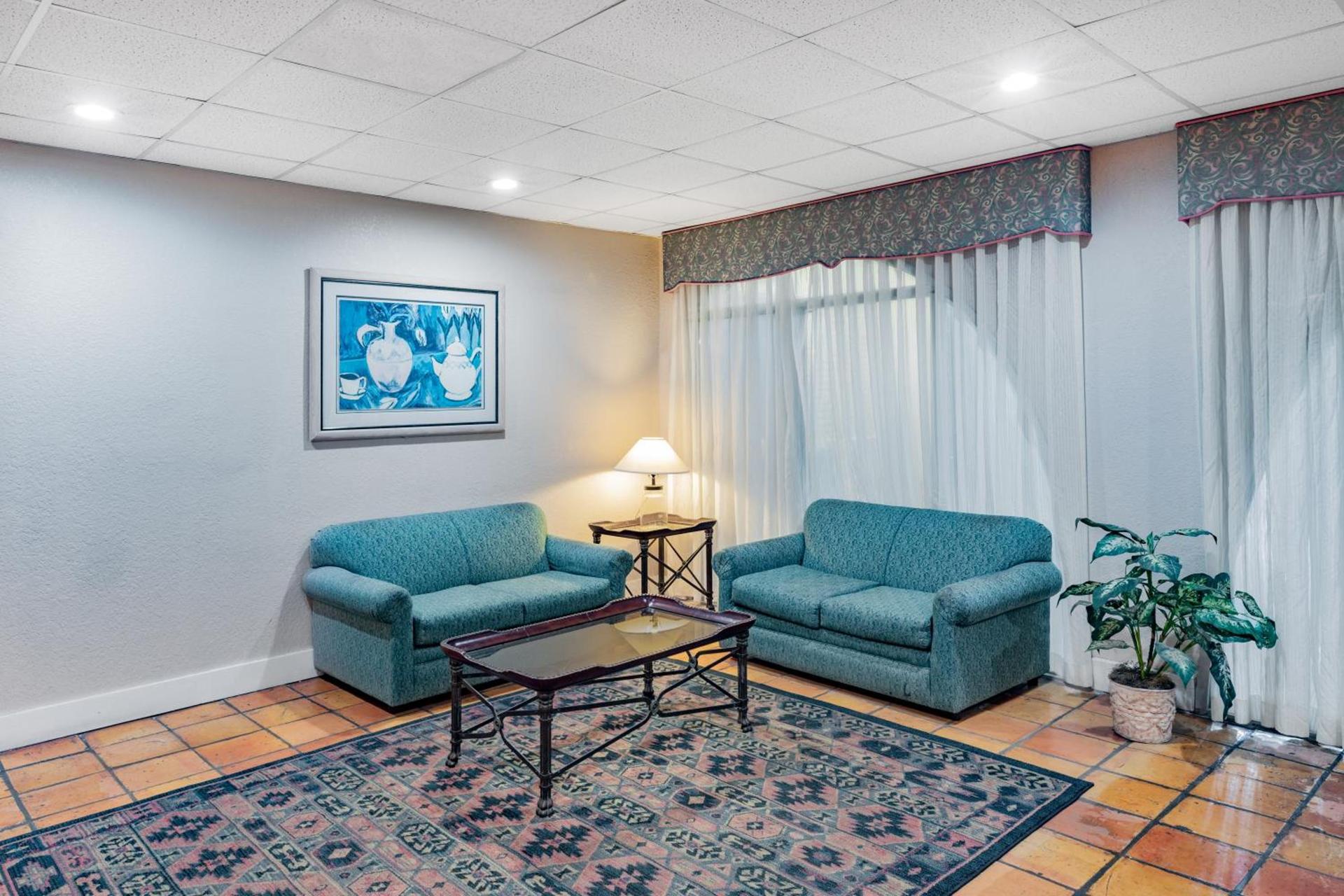 Days Inn by Wyndham Del Rio photo 83