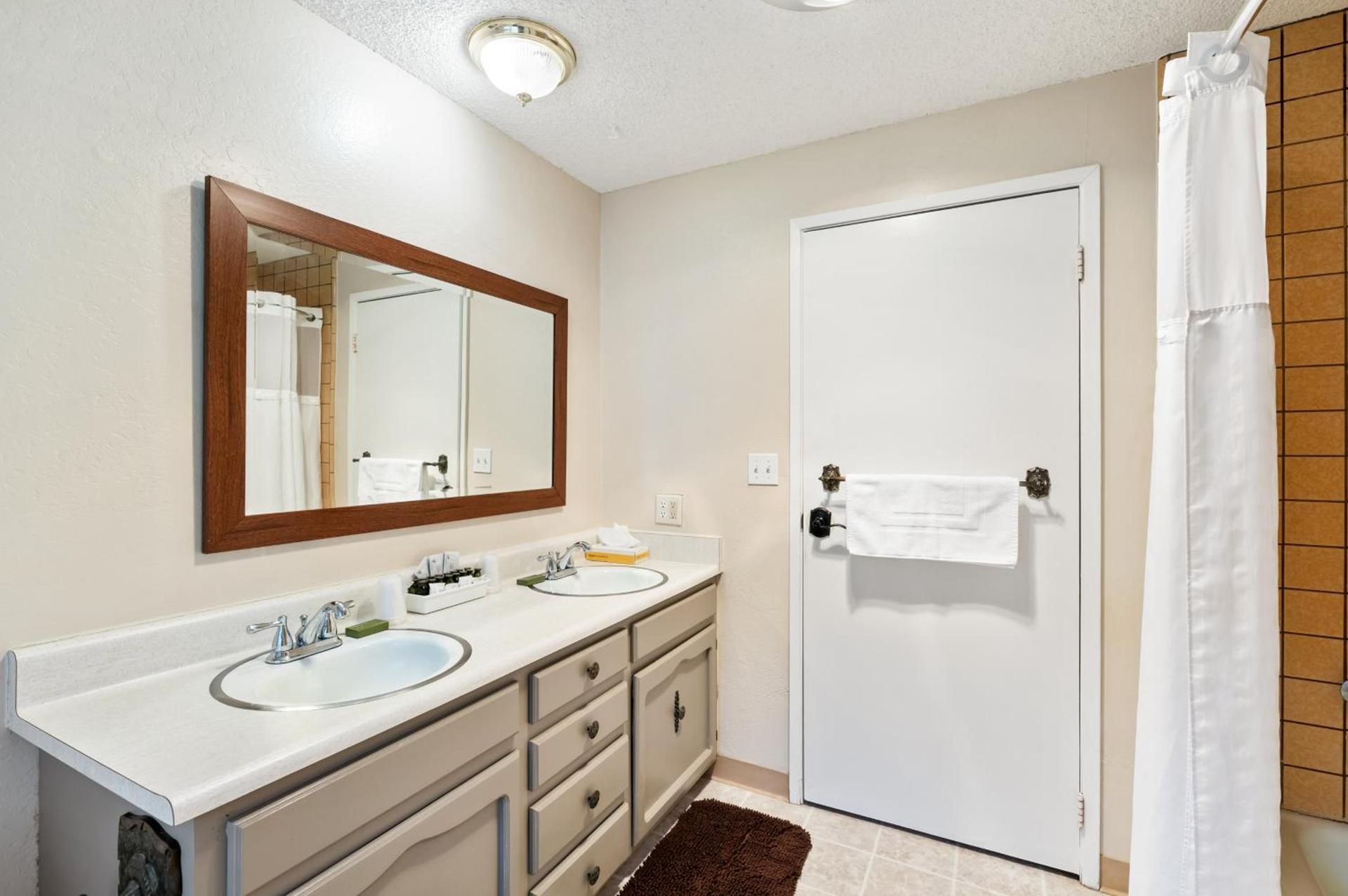 Indian Creek Lodge photo 75