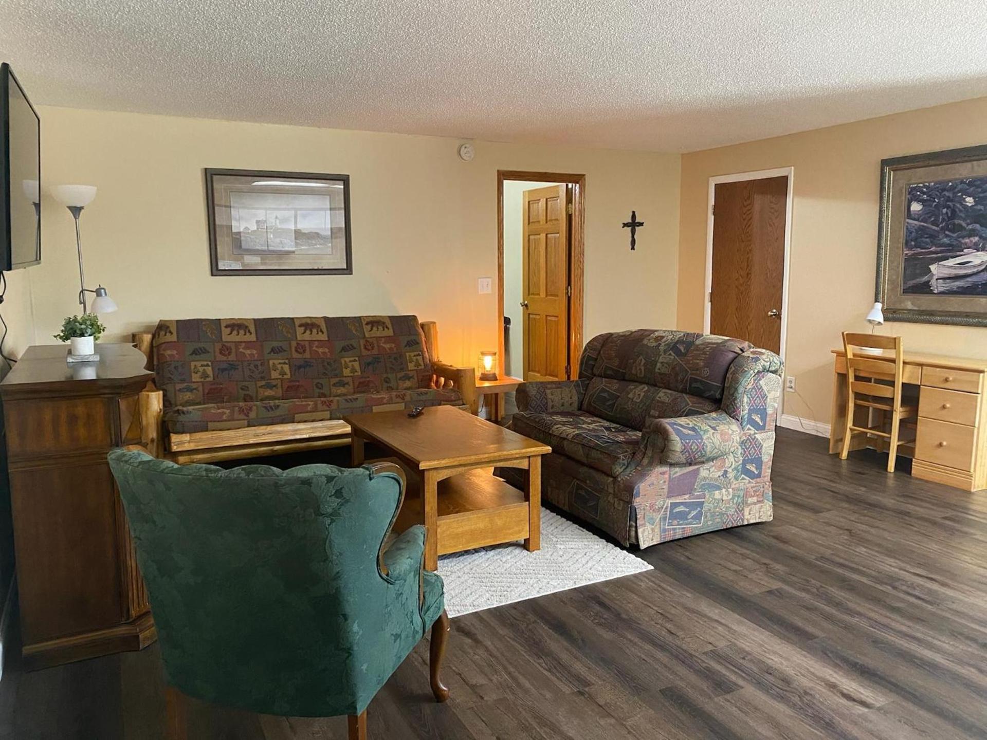Pelican Motel photo 53