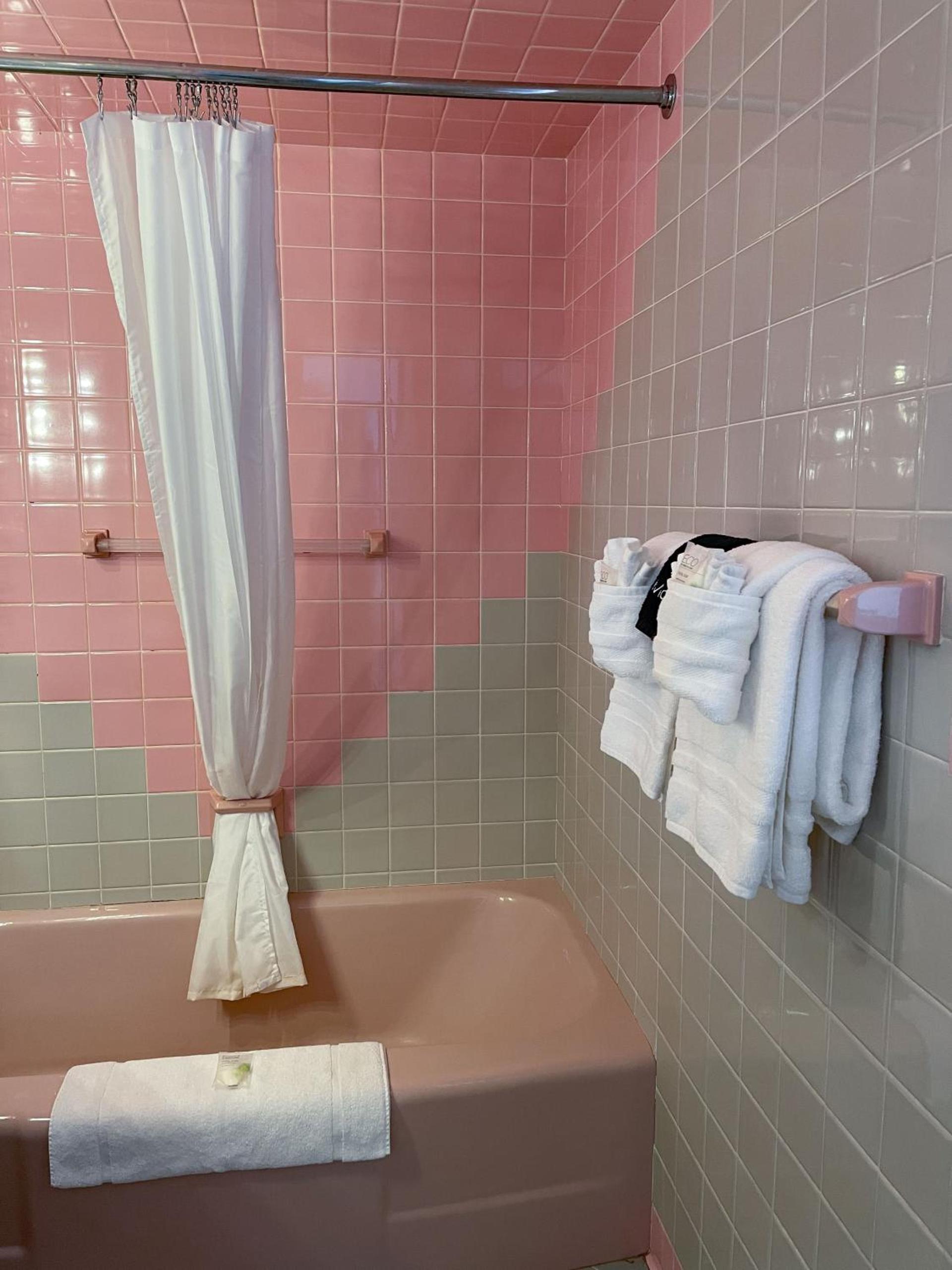 Al & Sally's Motel photo 8