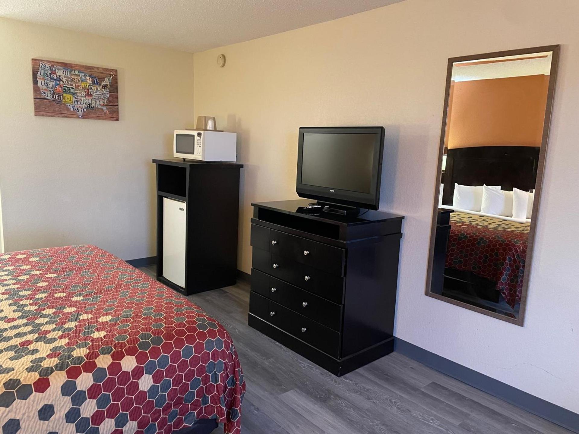 Econo Lodge Inn & Suites Sweetwater I-20 photo 26