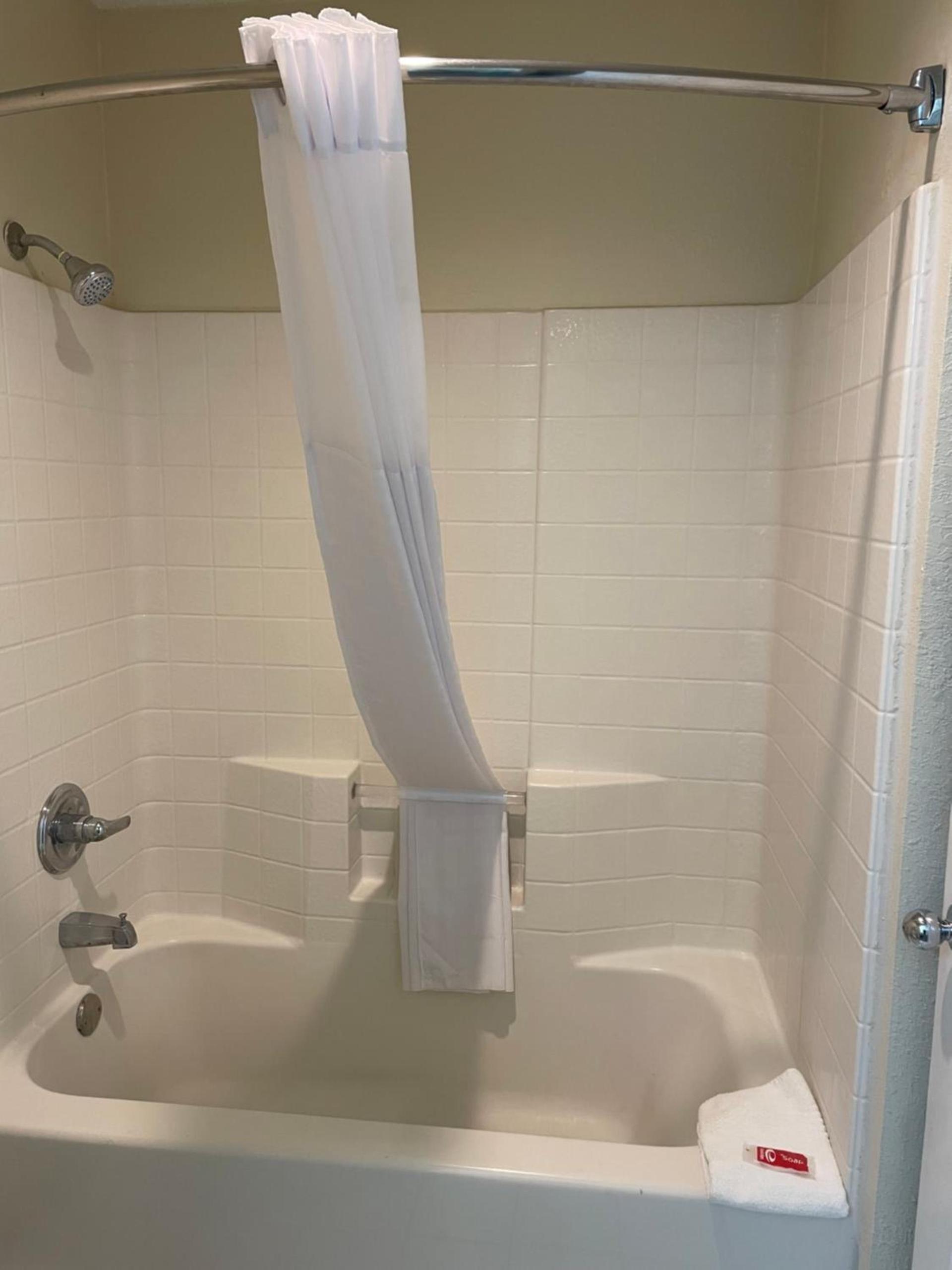 Econo Lodge Inn & Suites Sweetwater I-20 photo 32