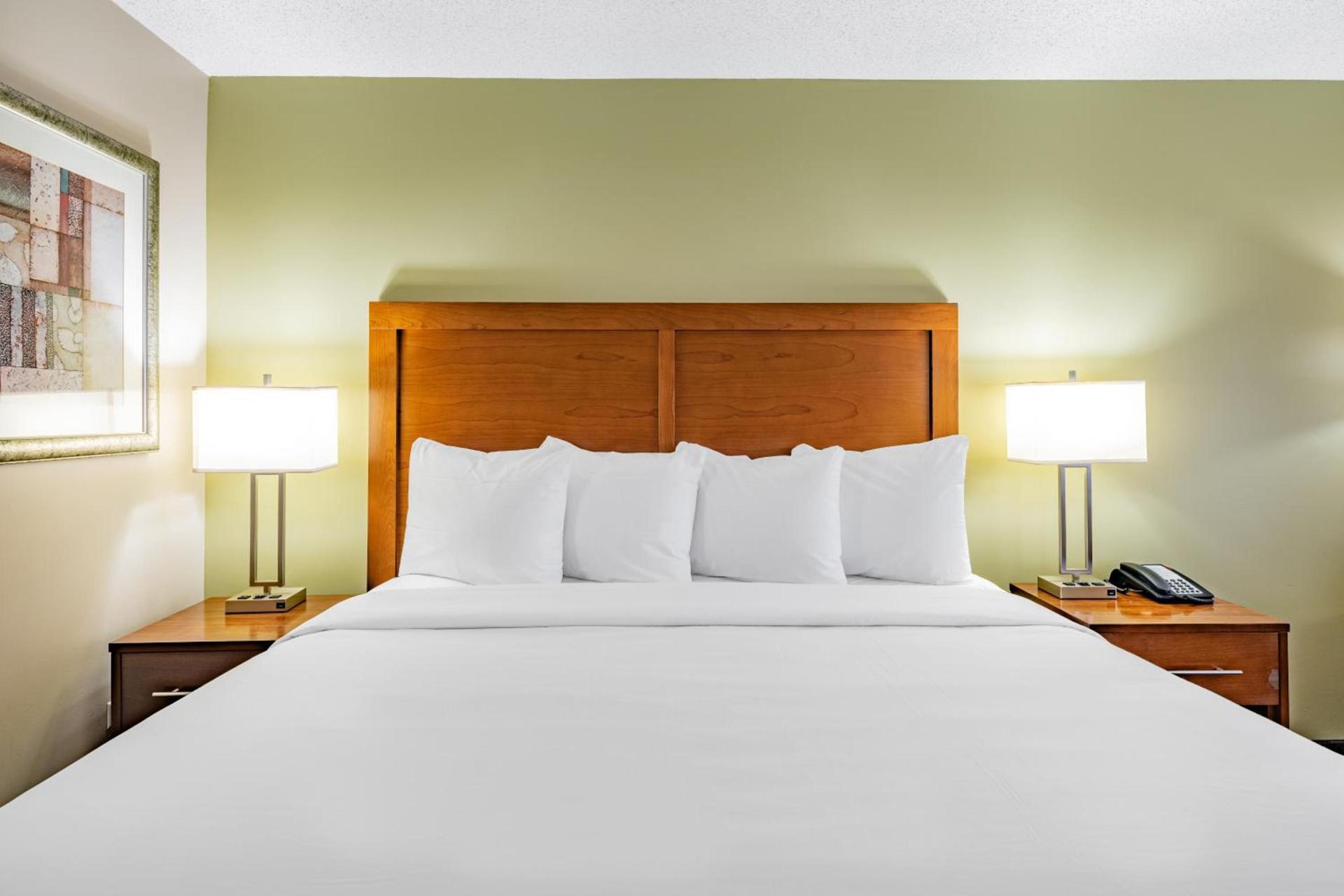 Baymont by Wyndham Gurnee photo 33
