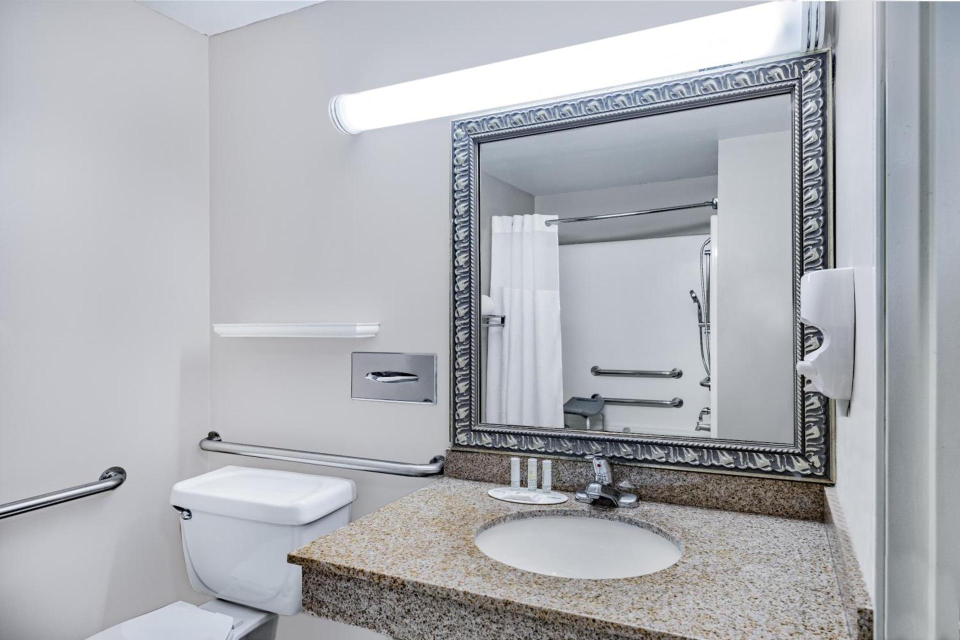 Baymont by Wyndham Gurnee photo 46