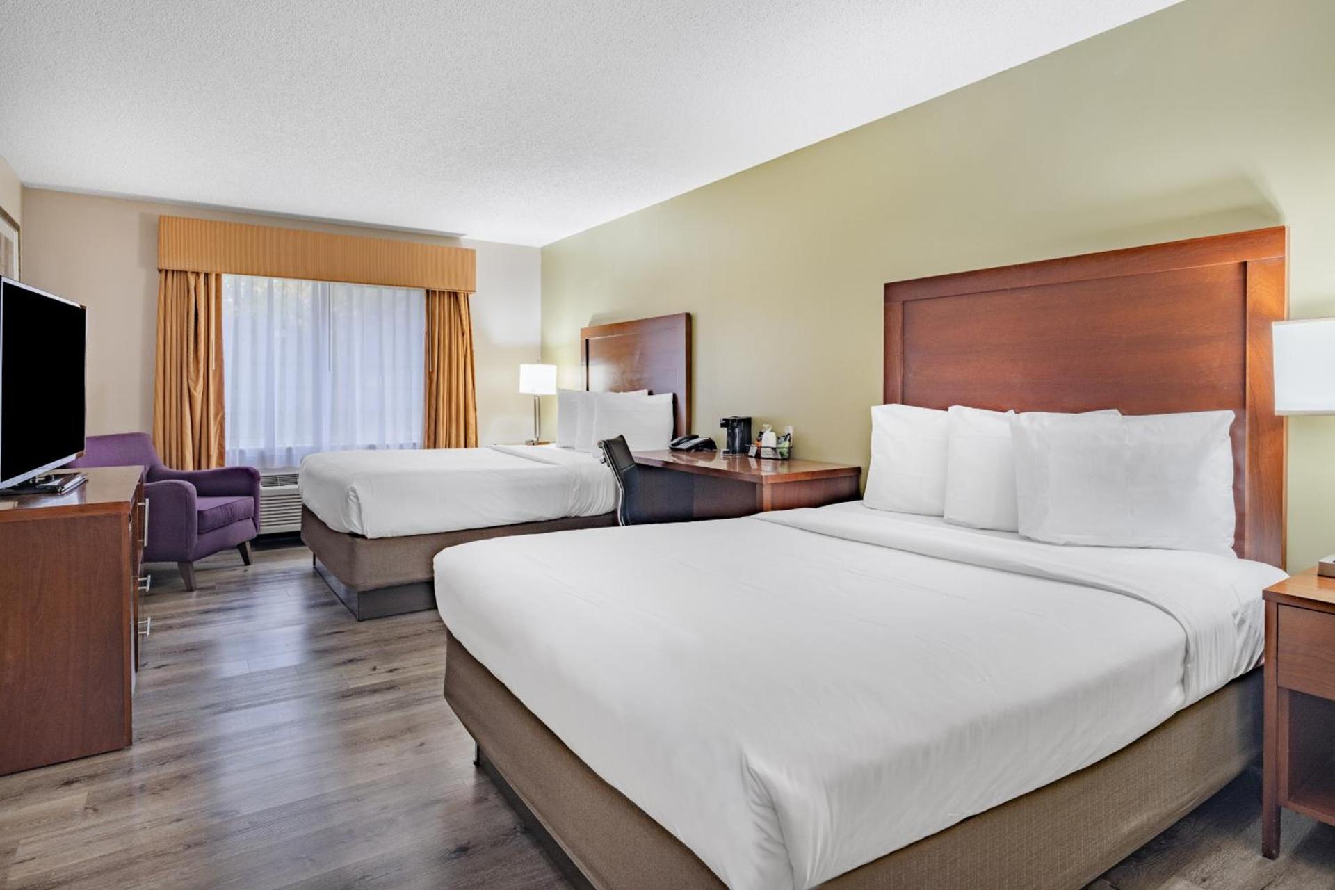 Baymont by Wyndham Gurnee photo 37