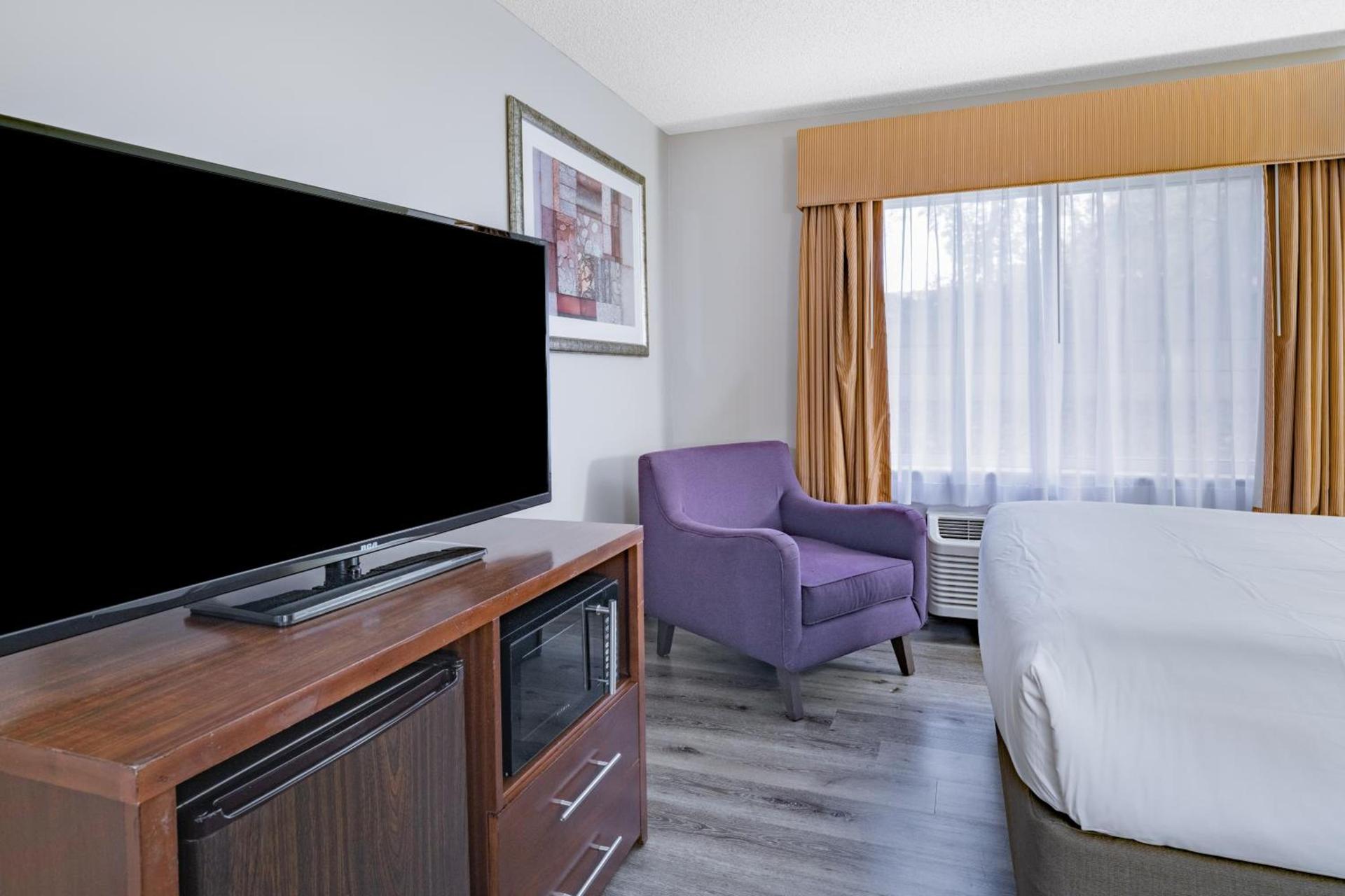 Baymont by Wyndham Gurnee photo 39