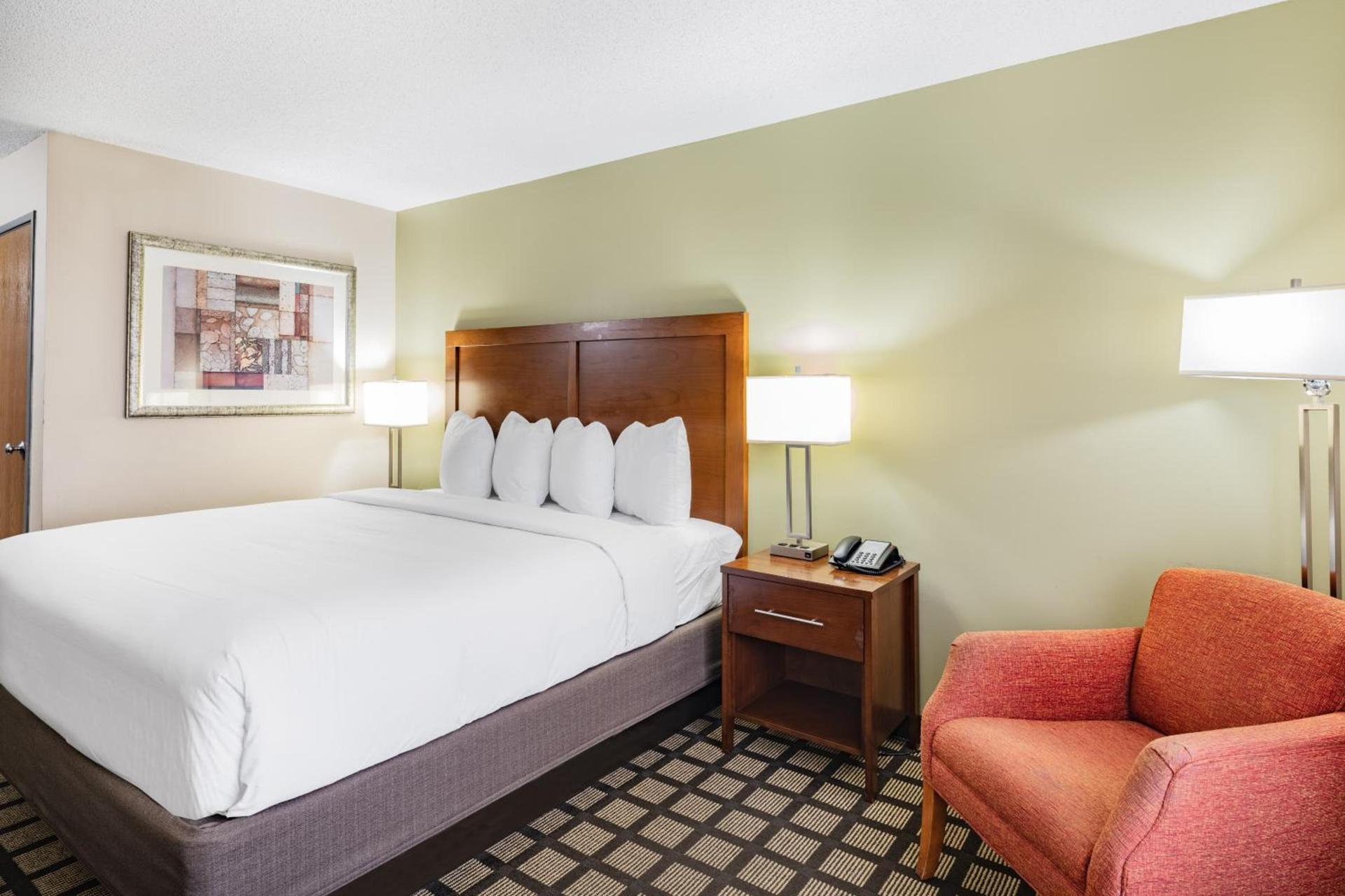 Baymont by Wyndham Gurnee photo 40