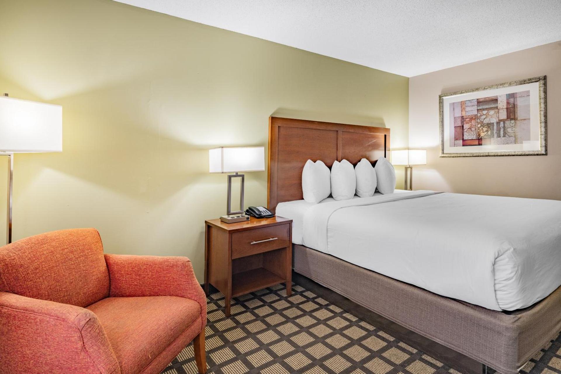 Baymont by Wyndham Gurnee photo 41