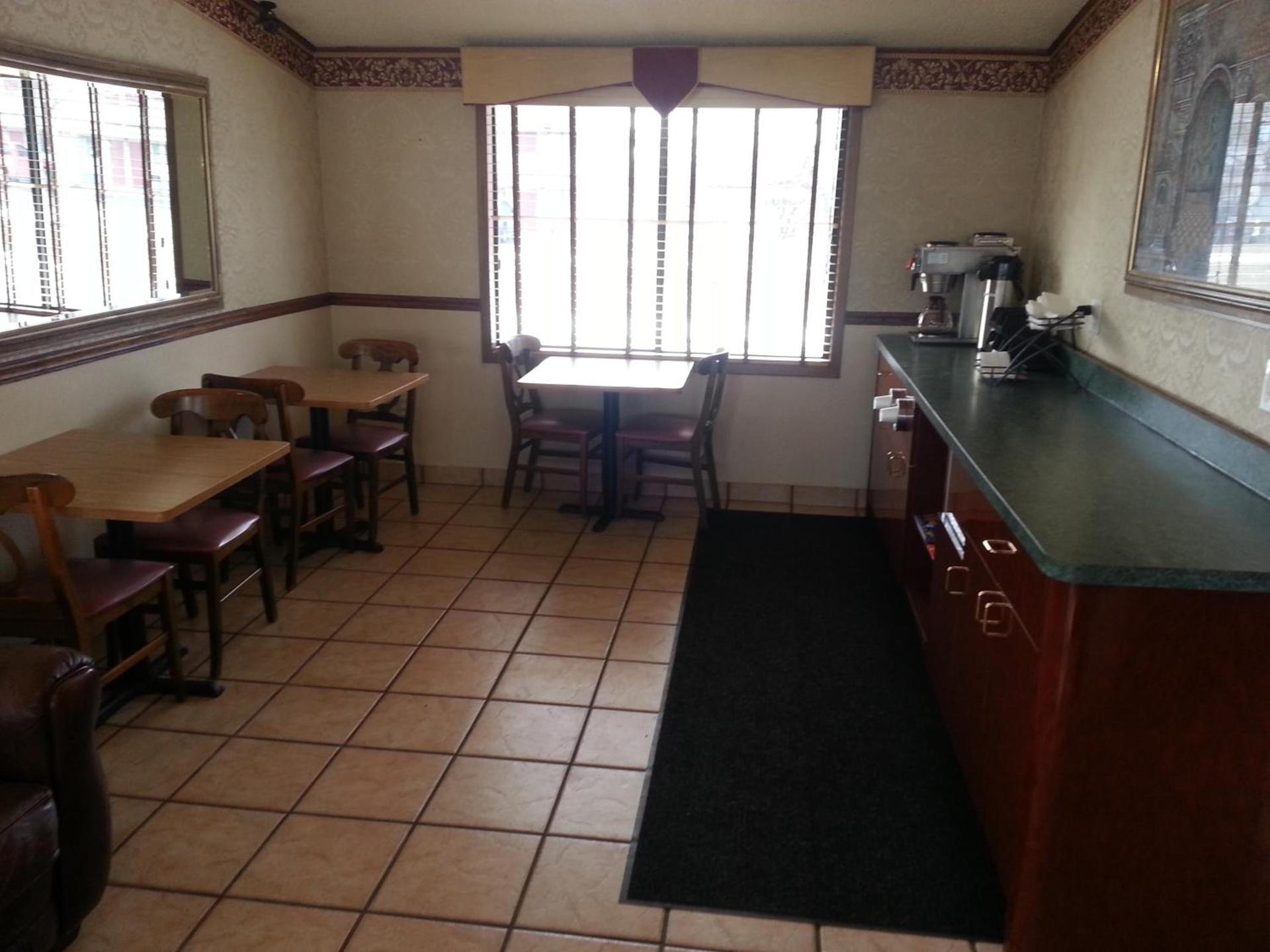 Travelodge by Wyndham Monroe photo 10