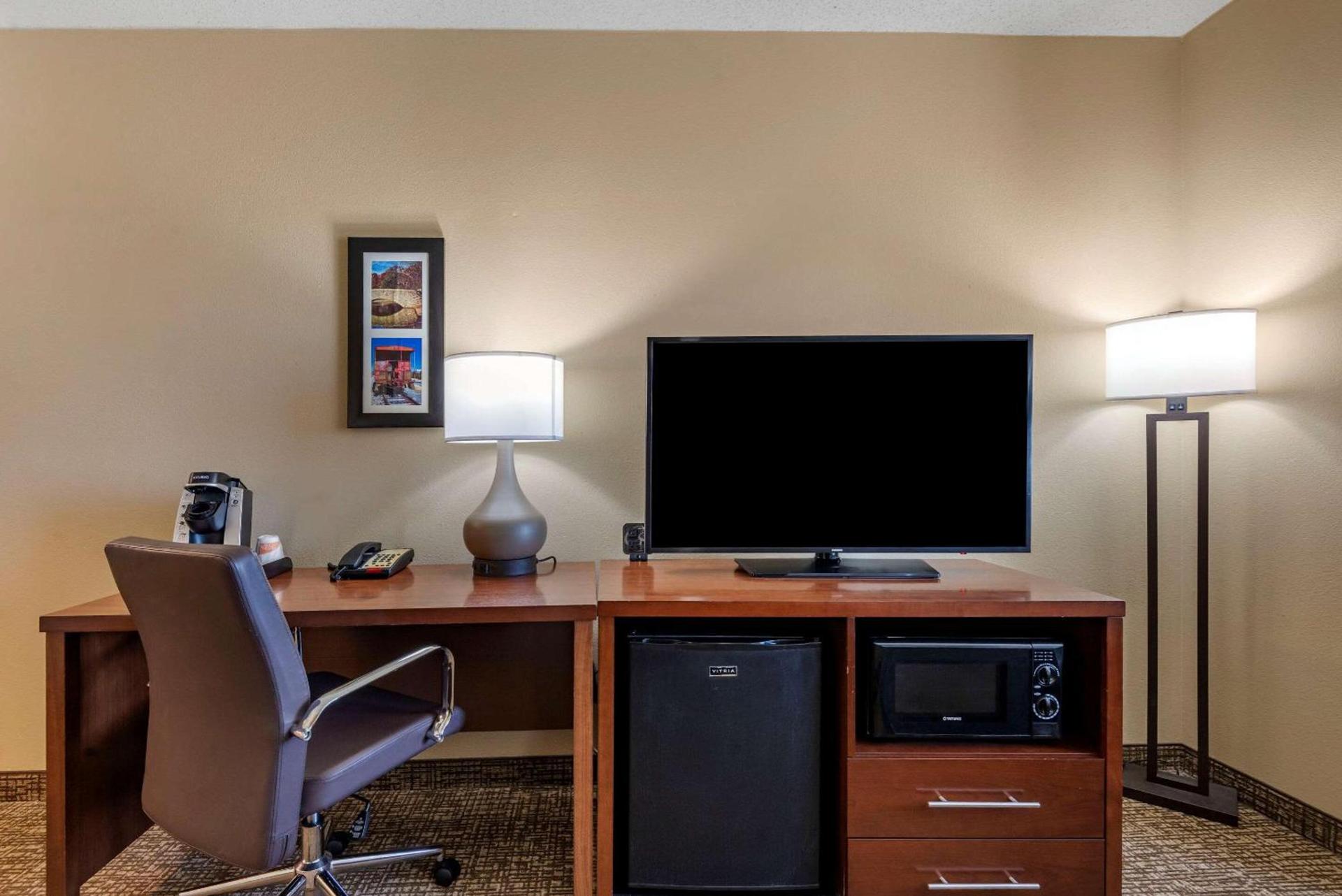 Comfort Suites Huntersville near Lake Norman photo 19