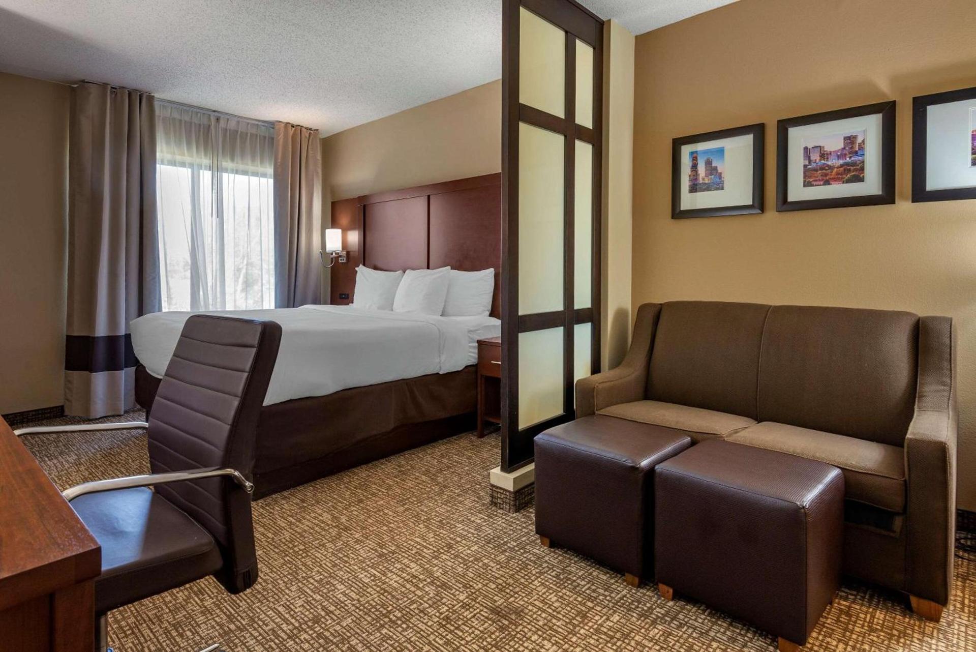 Comfort Suites Huntersville near Lake Norman photo 21