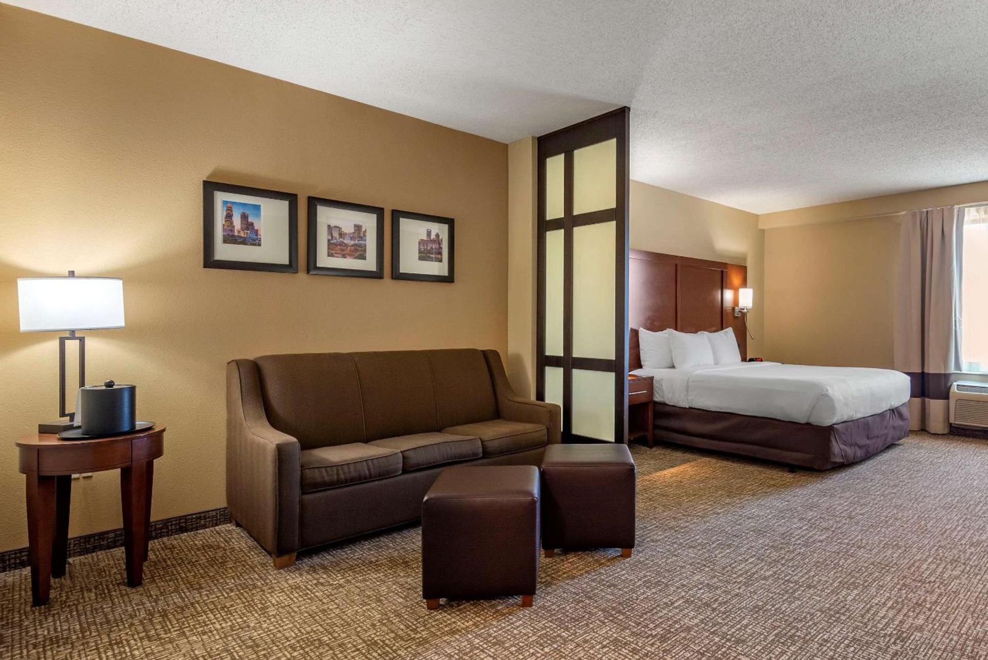 Comfort Suites Huntersville near Lake Norman photo 27