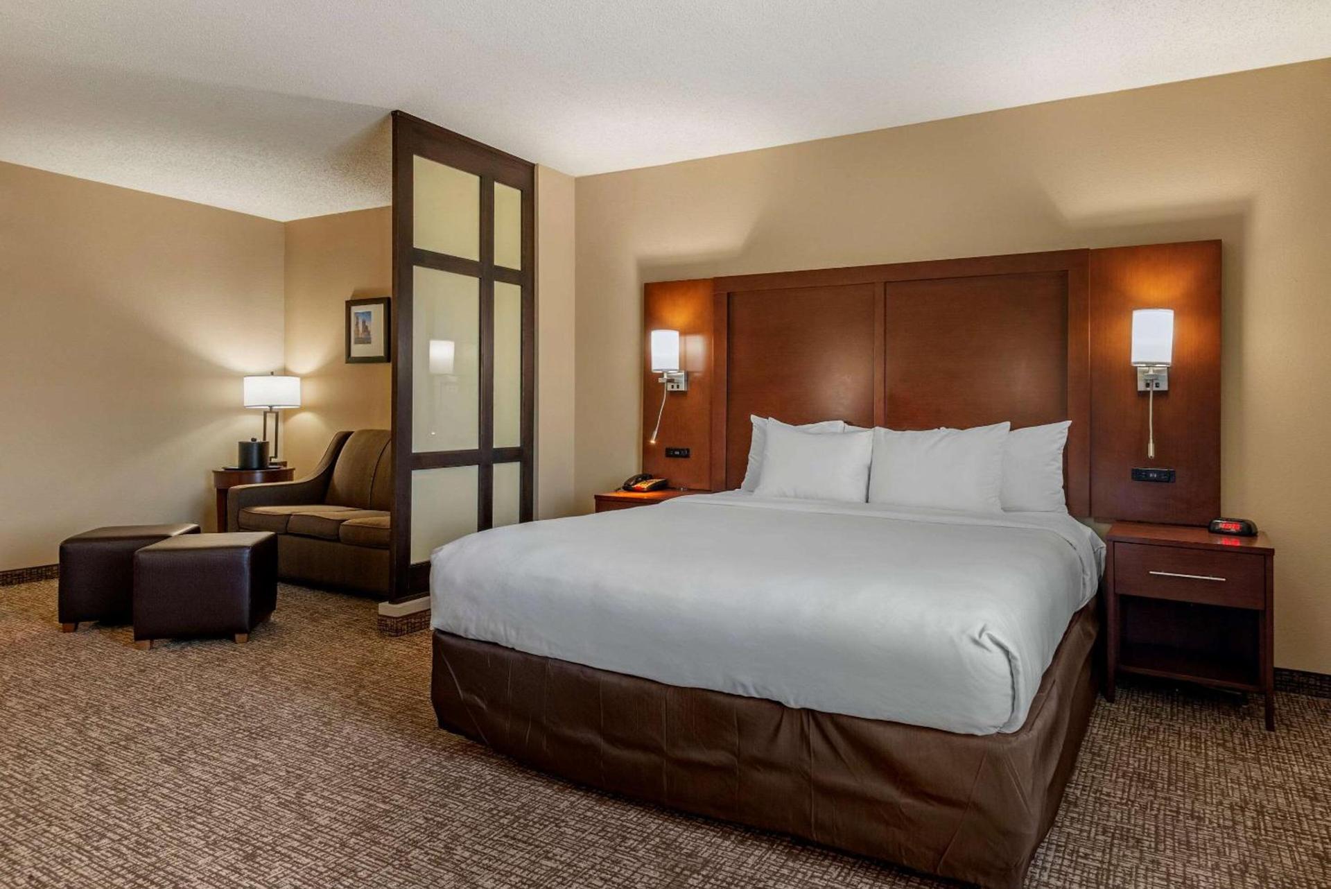 Comfort Suites Huntersville near Lake Norman photo 28