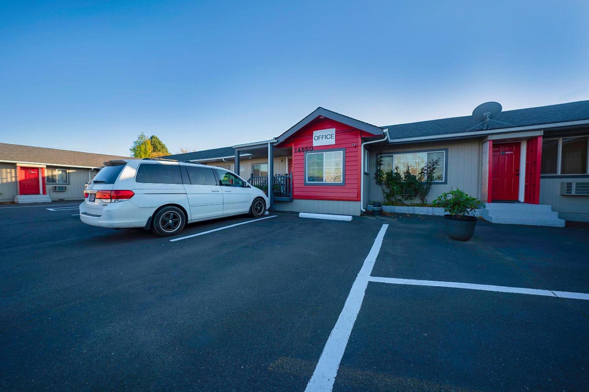 OYO Hotel Portland OR near Airport photo 5