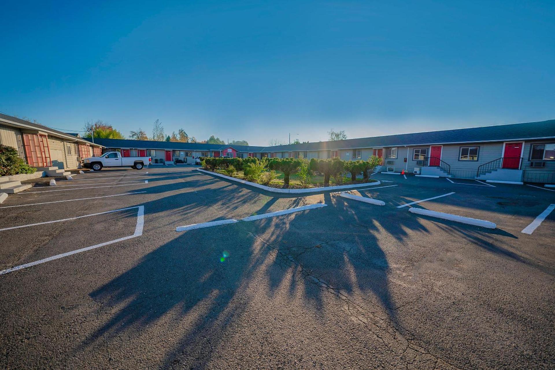 OYO Hotel Portland OR near Airport photo 8