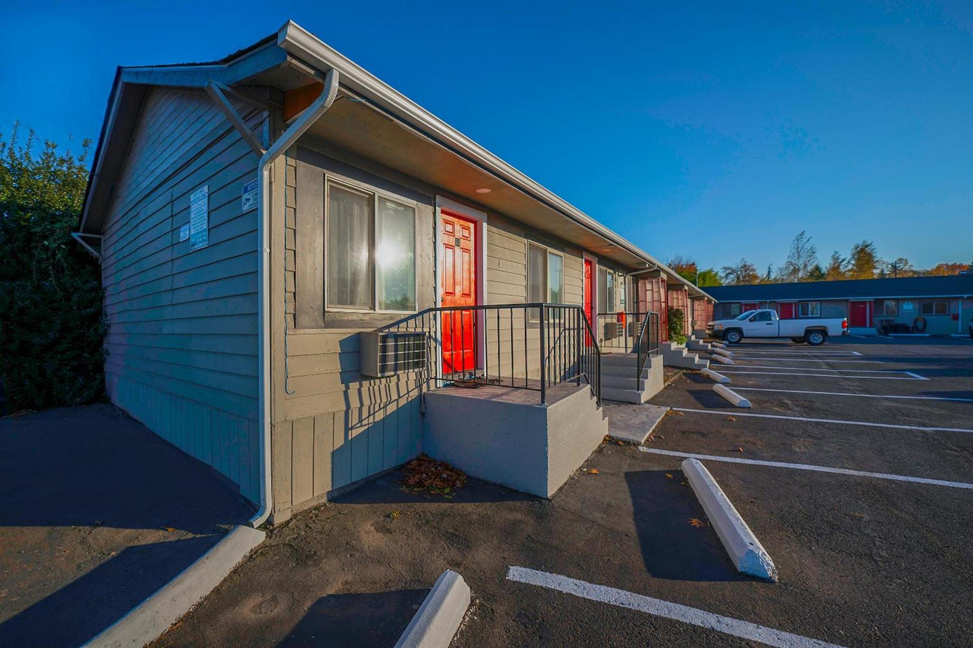 OYO Hotel Portland OR near Airport photo 9