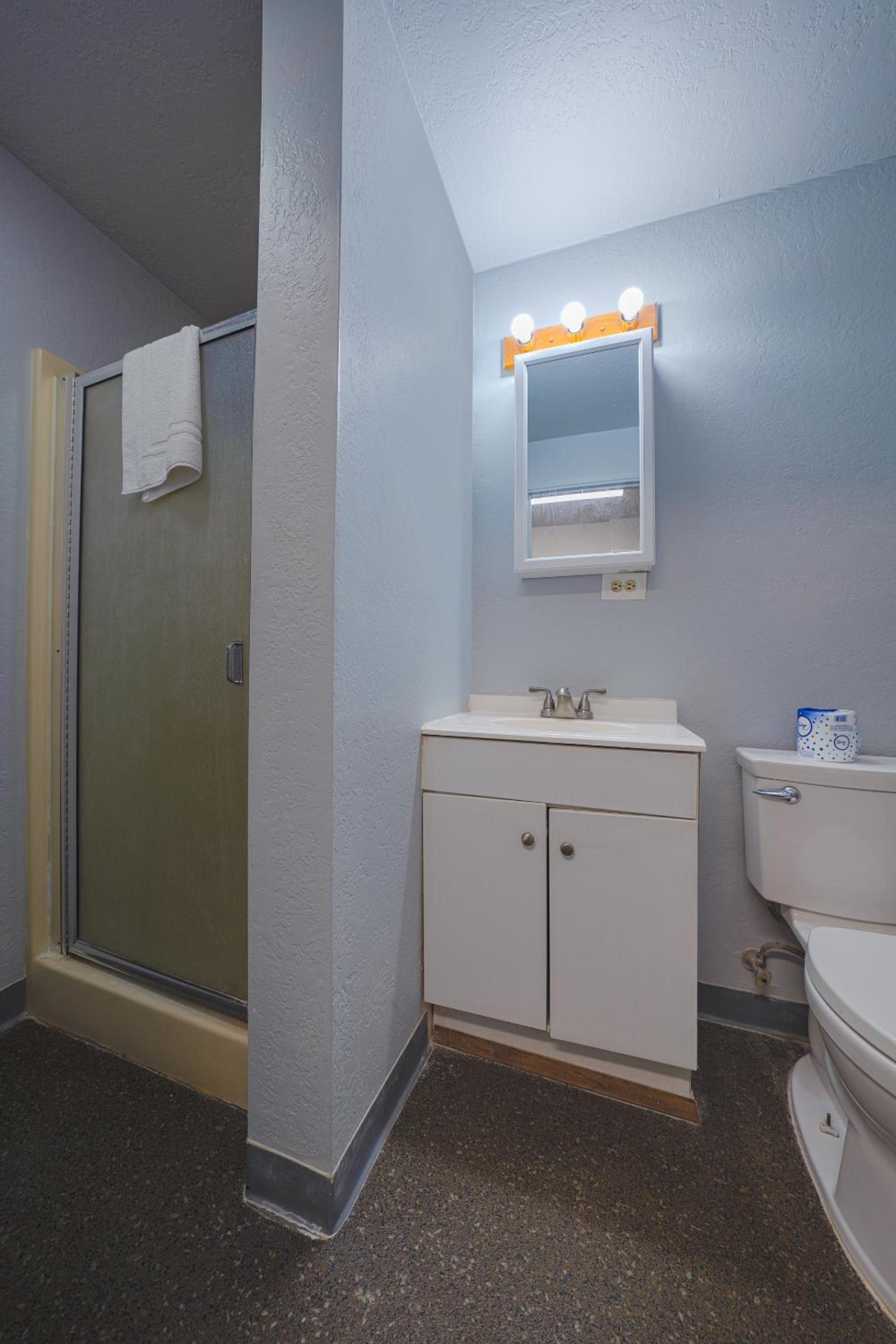 OYO Hotel Portland OR near Airport photo 32