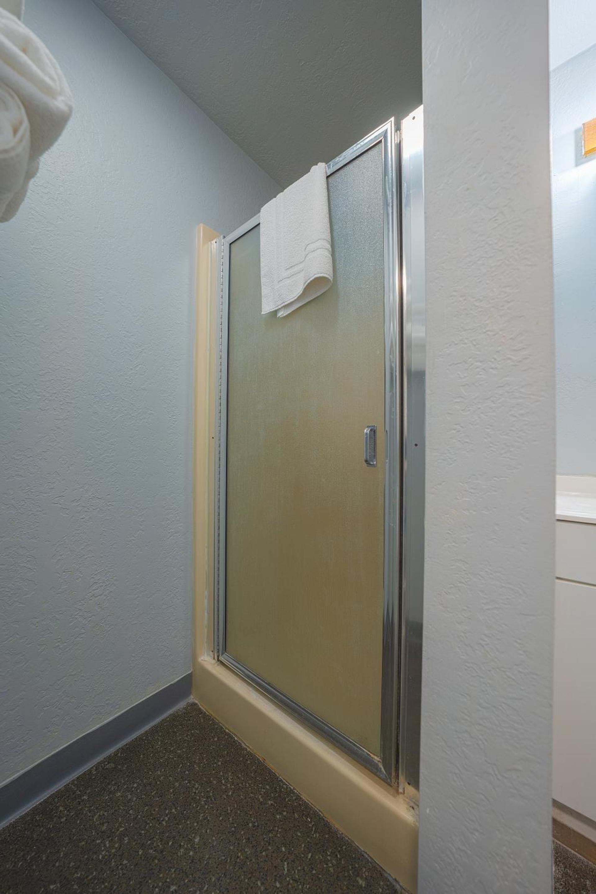 OYO Hotel Portland OR near Airport photo 34