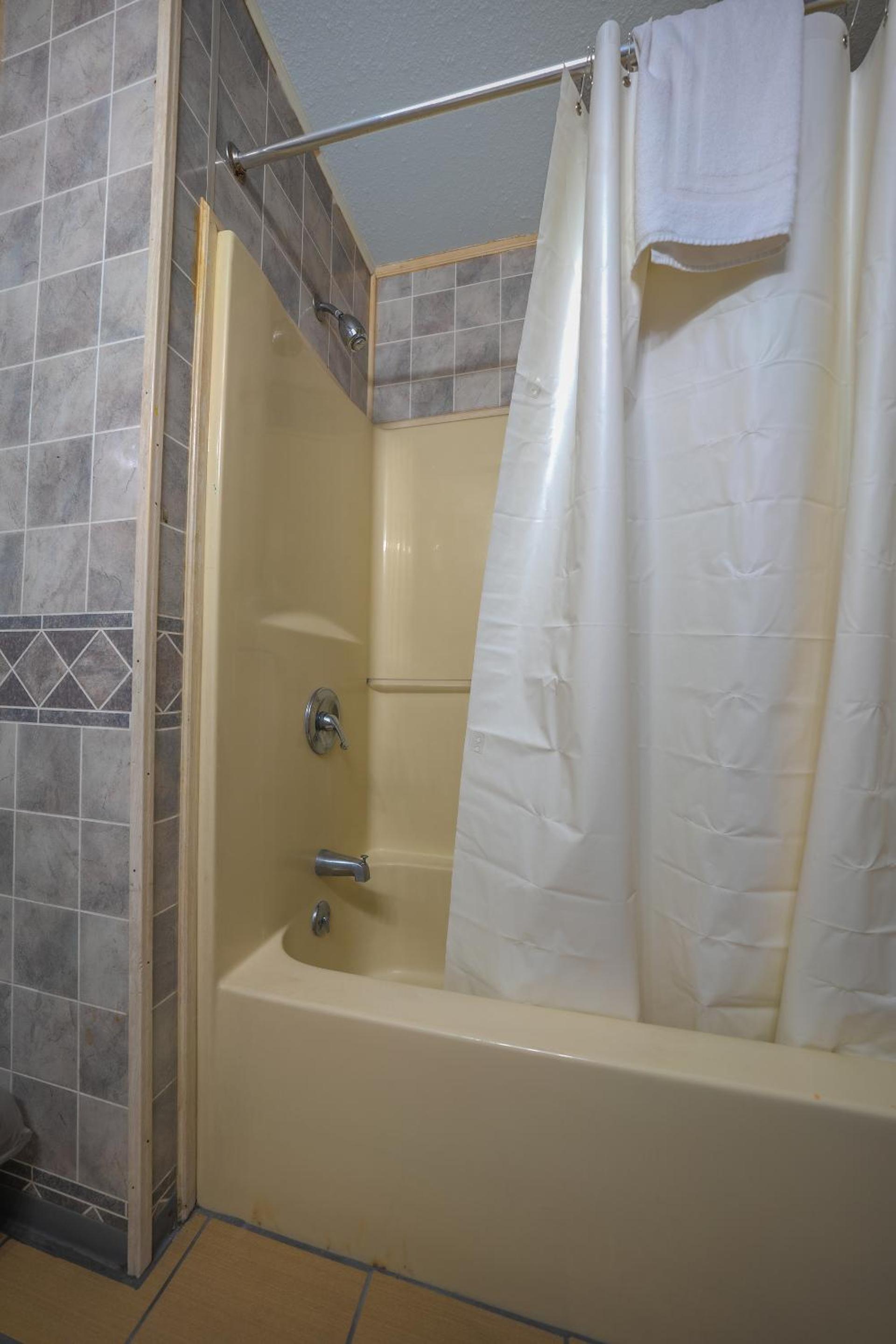 OYO Hotel Portland OR near Airport photo 41