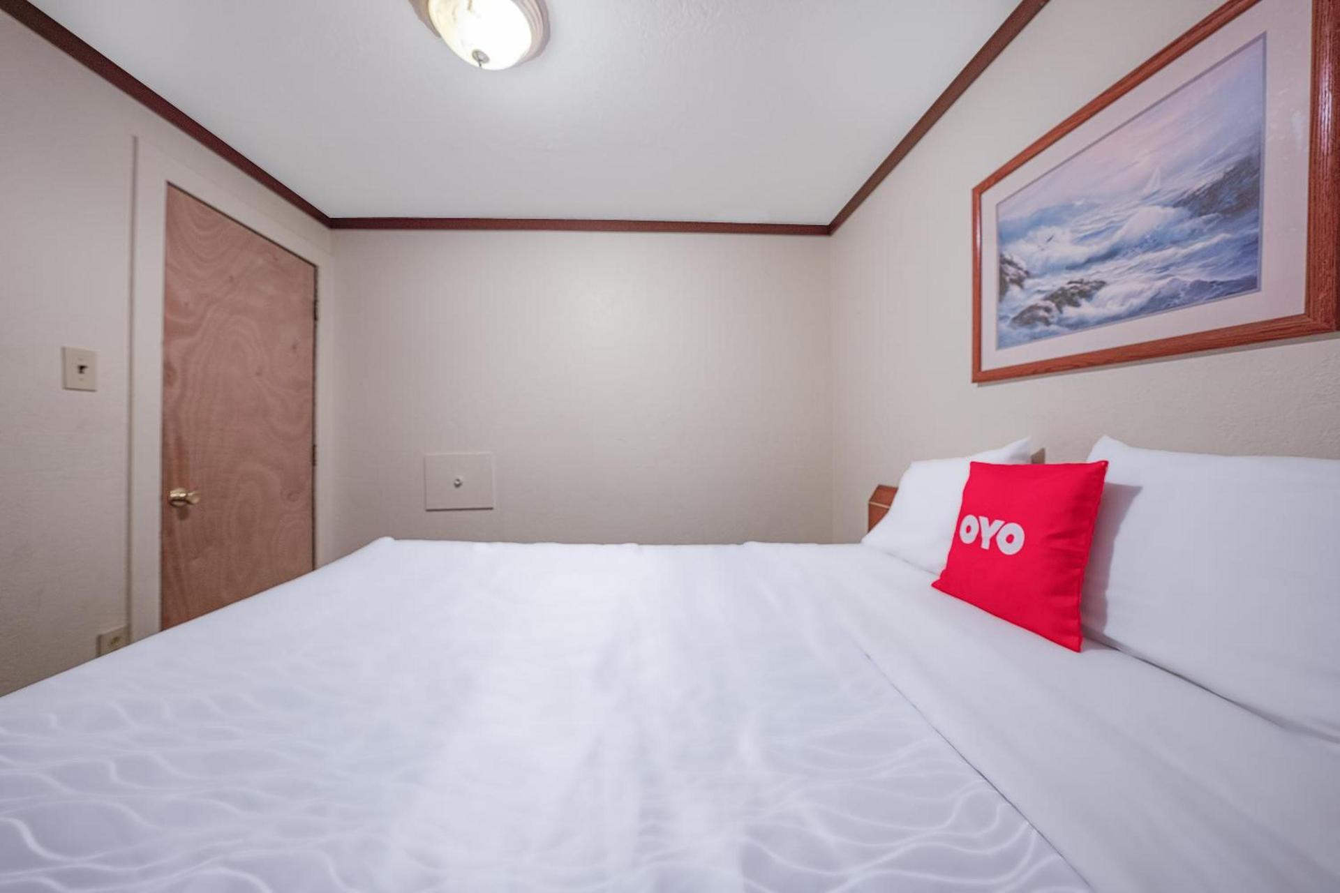 OYO Hotel Portland OR near Airport photo 59