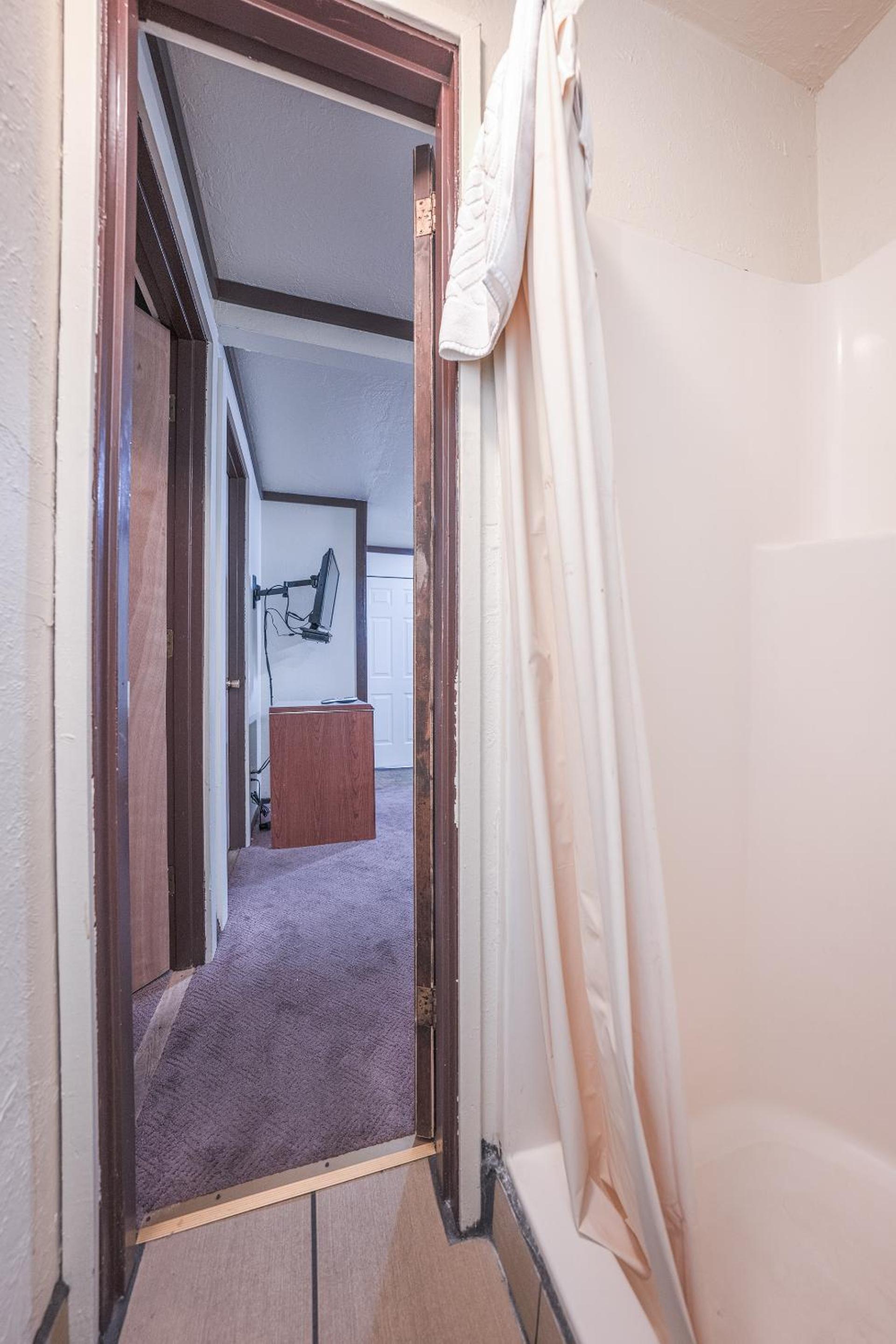 OYO Hotel Portland OR near Airport photo 58