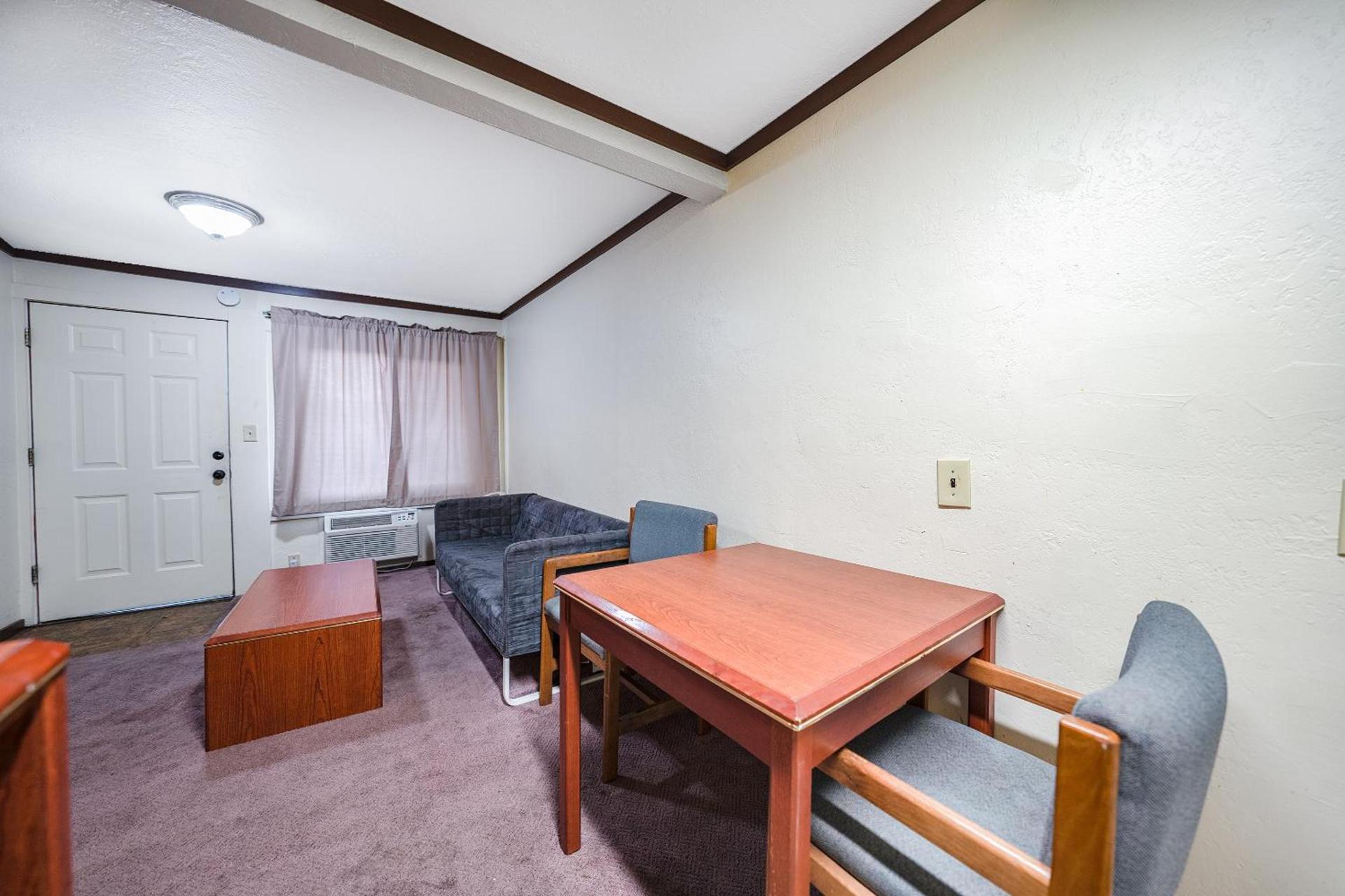 OYO Hotel Portland OR near Airport photo 51