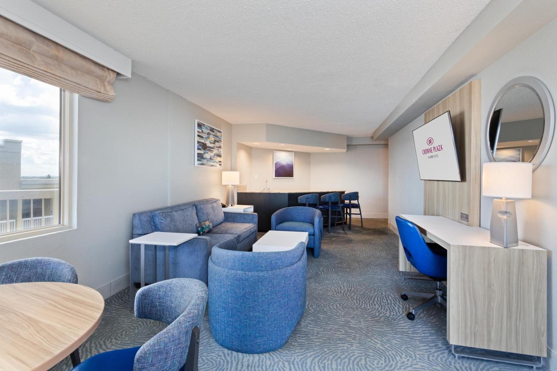 Crowne Plaza Melbourne-Oceanfront by IHG photo 10