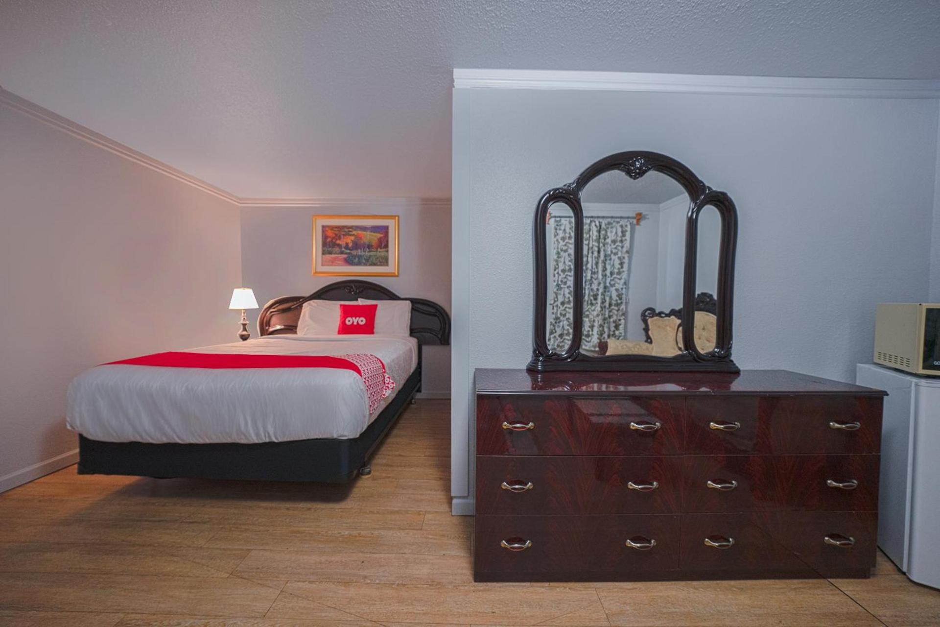 OYO Hotel Portland OR near Airport photo 75
