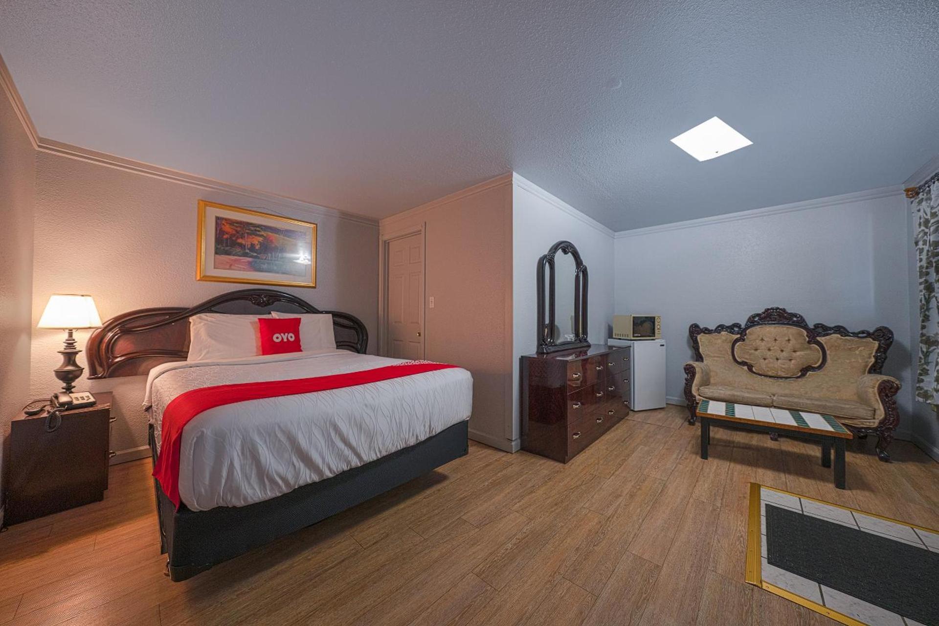 OYO Hotel Portland OR near Airport photo 80
