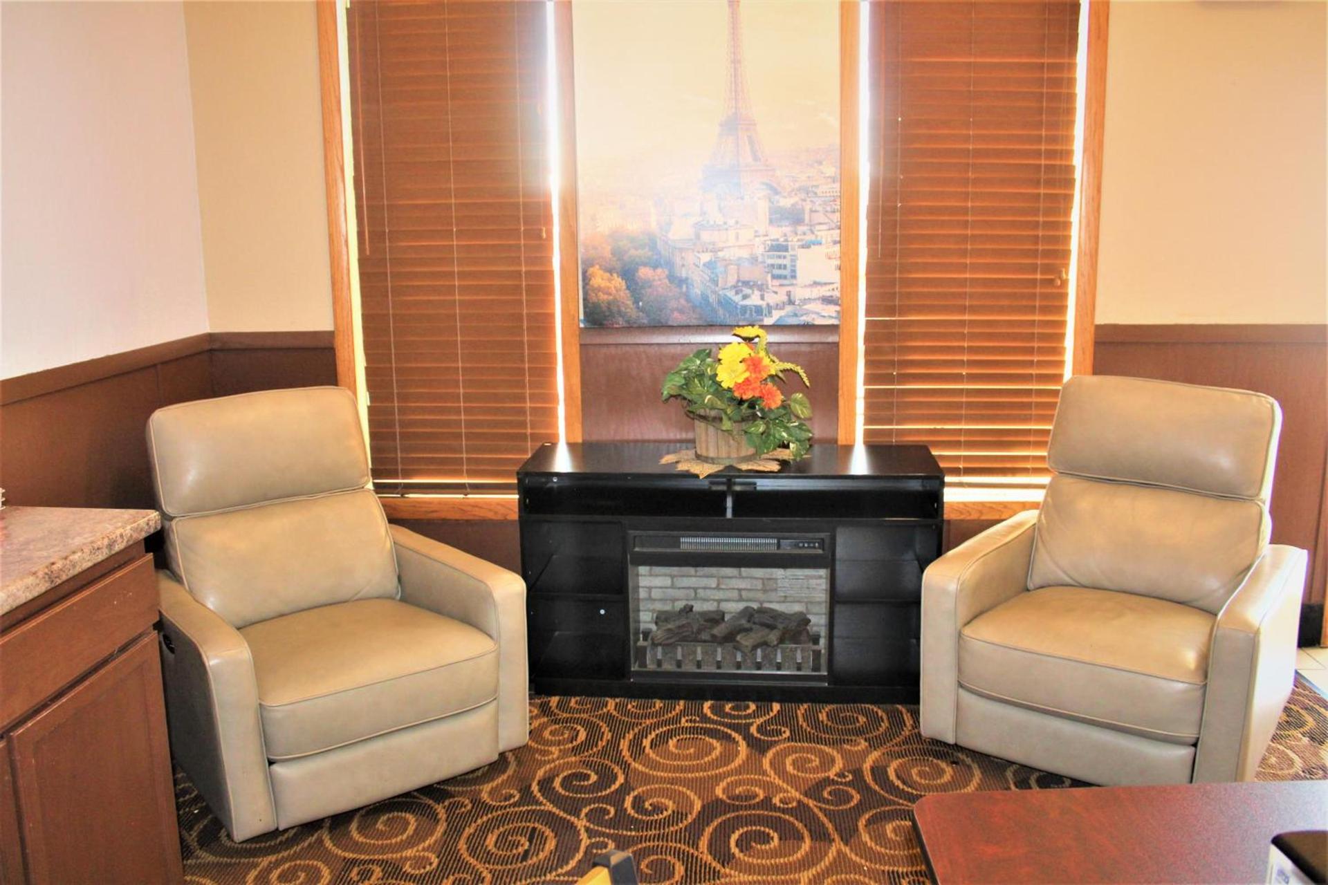 Super 8 by Wyndham Burlington photo 15