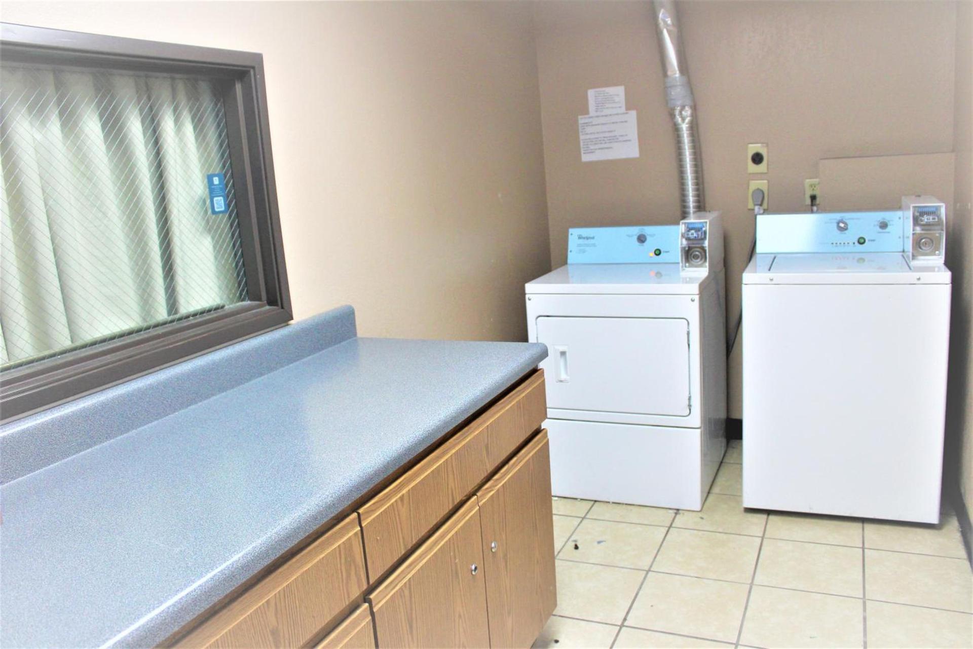Super 8 by Wyndham Burlington photo 16