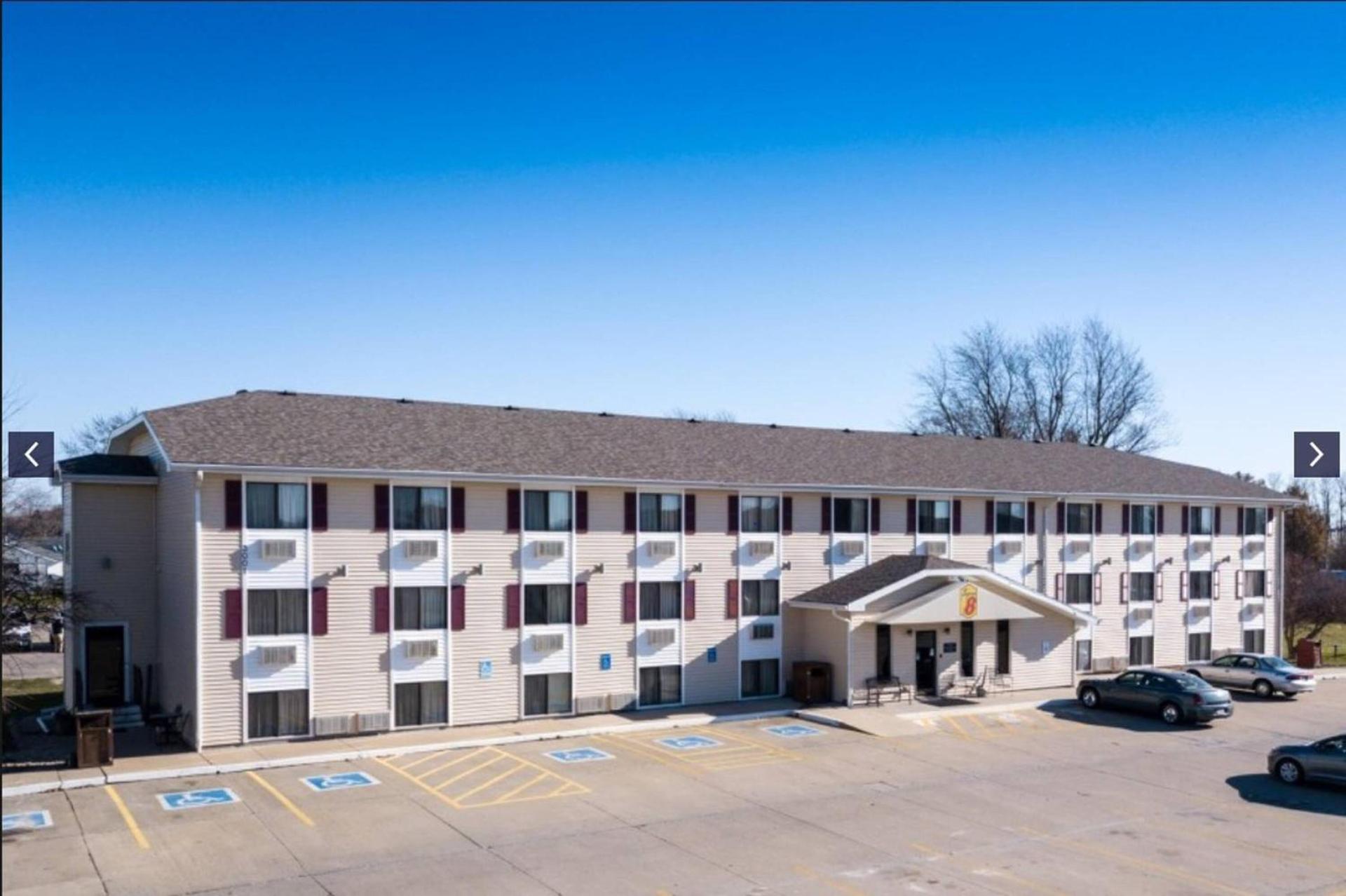 Super 8 by Wyndham Burlington photo 17