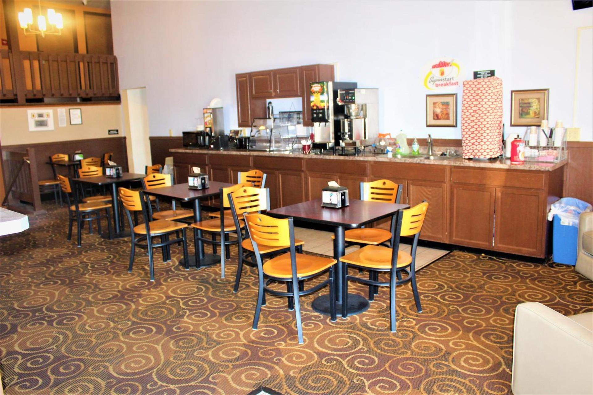 Super 8 by Wyndham Burlington photo 18