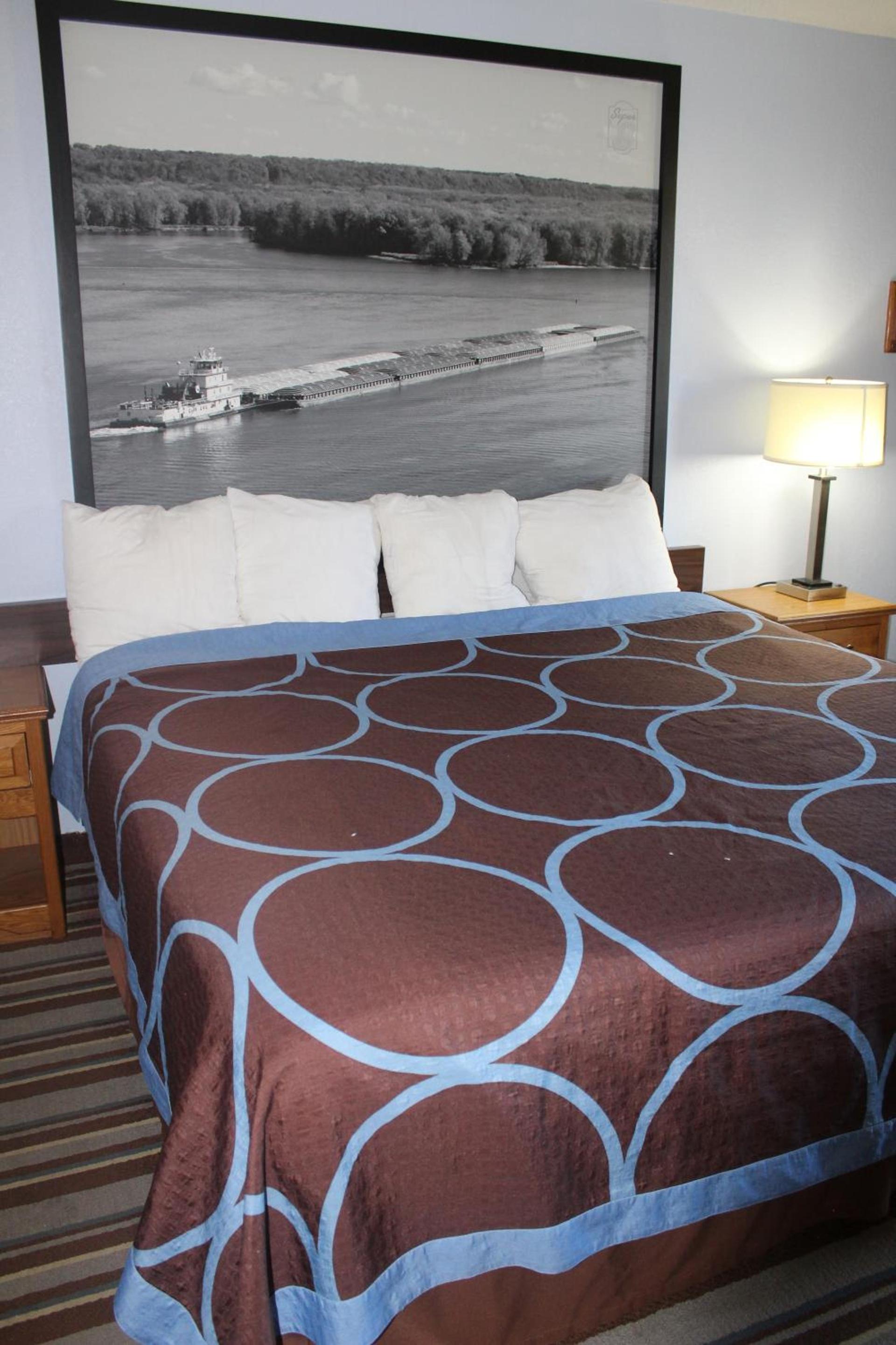 Super 8 by Wyndham Burlington photo 20