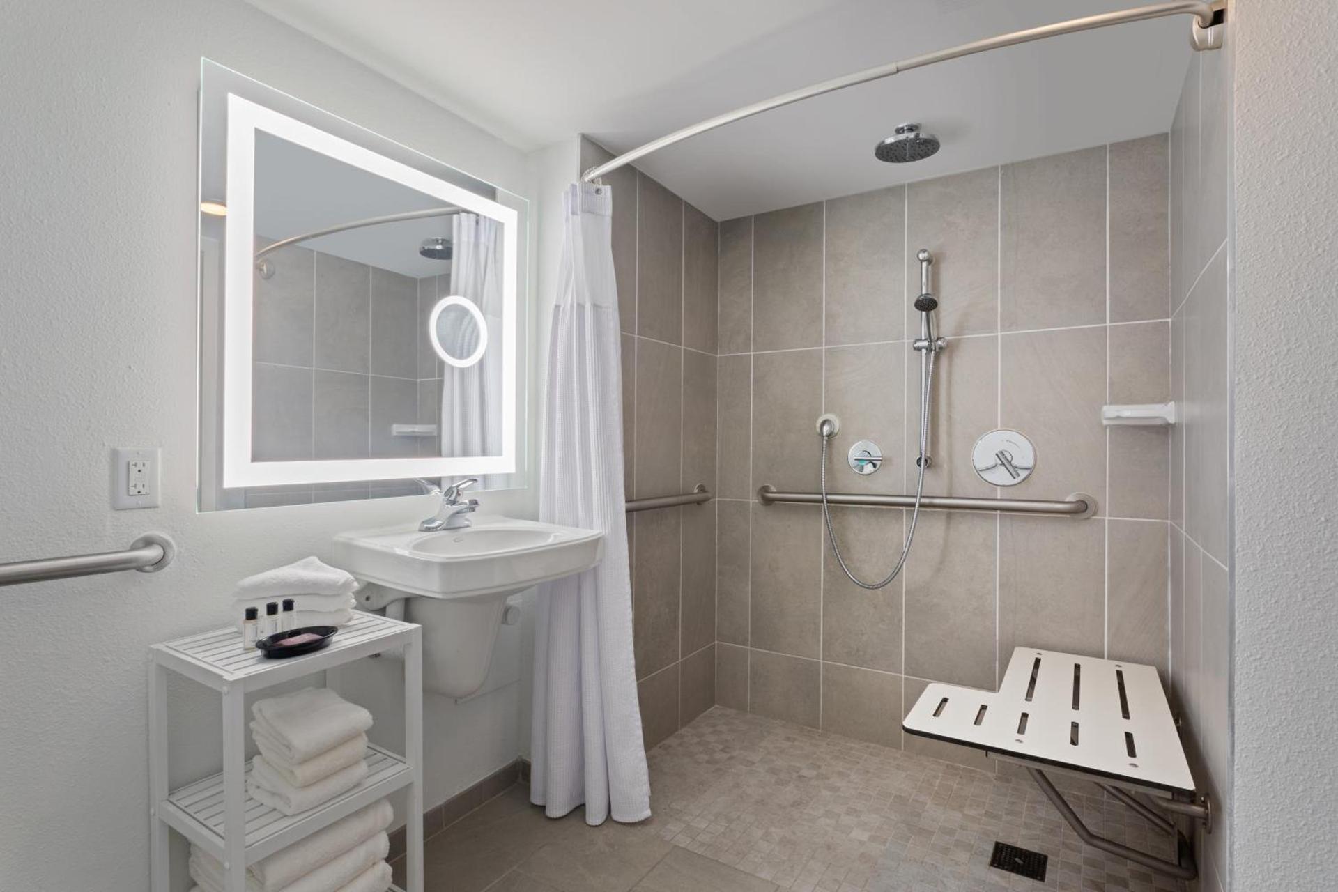 Crowne Plaza Melbourne-Oceanfront by IHG photo 20