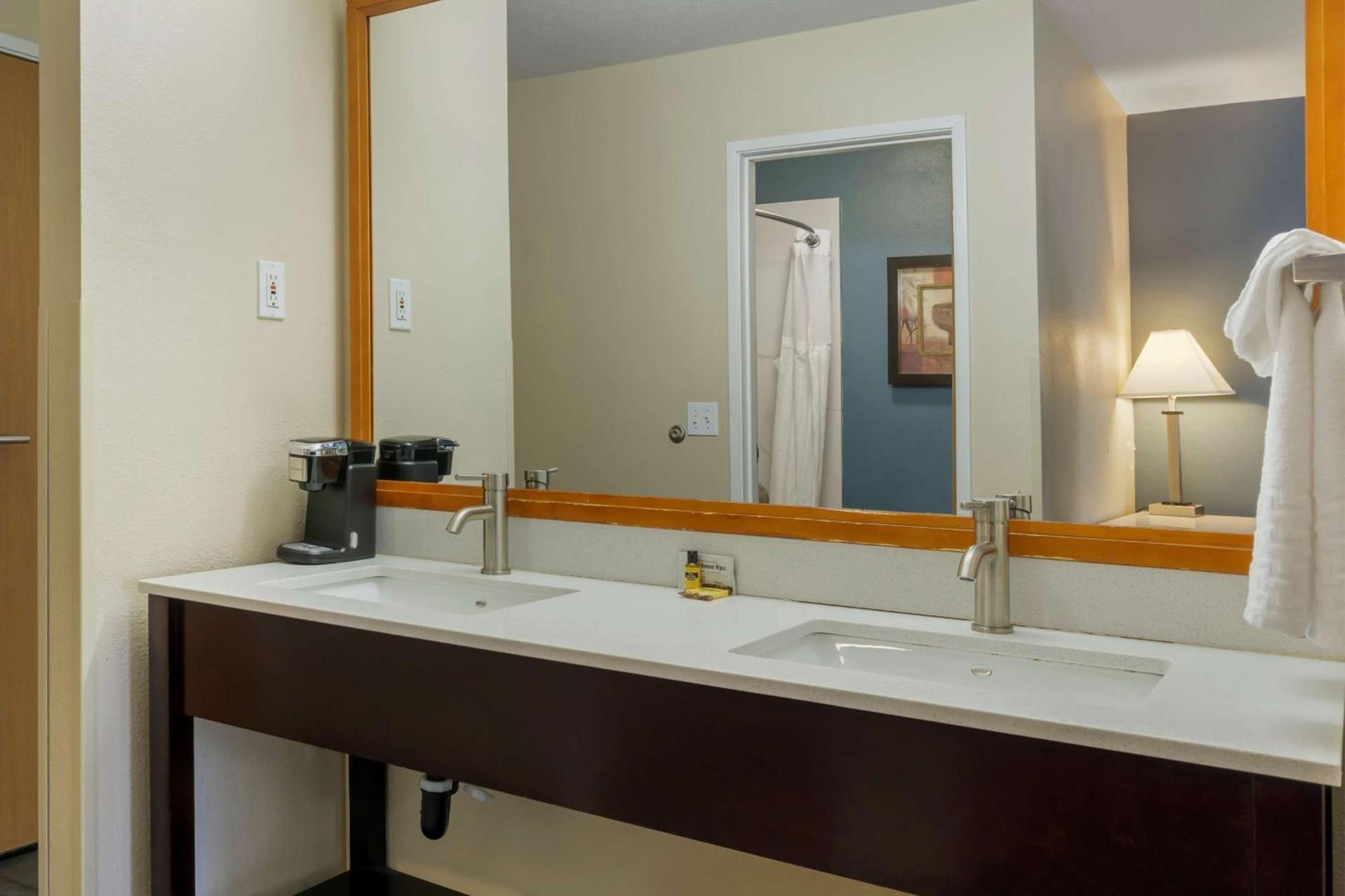 Best Western PLUS Mountain View Auburn Inn photo 32