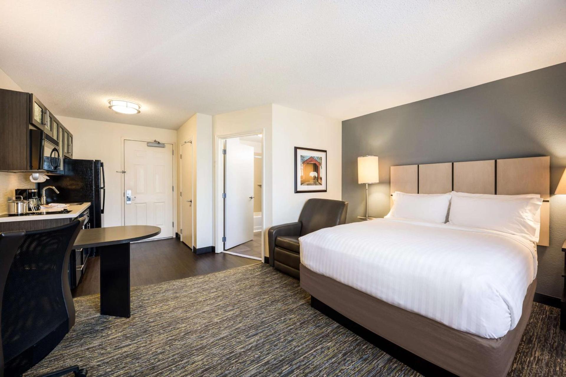 Sonesta Simply Suites Orange County Airport photo 11