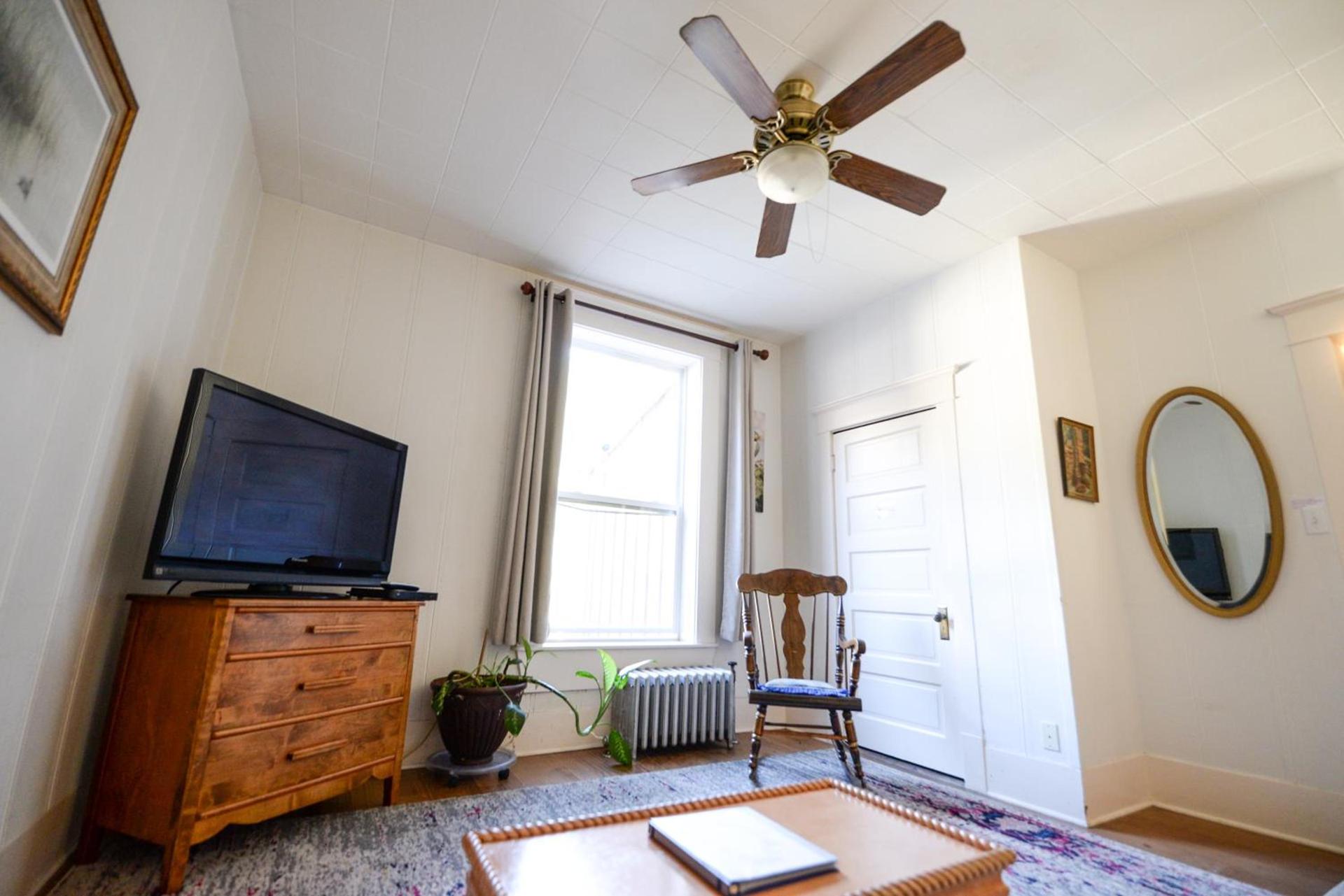 Brown & Hawkins Historical Apartments photo 49