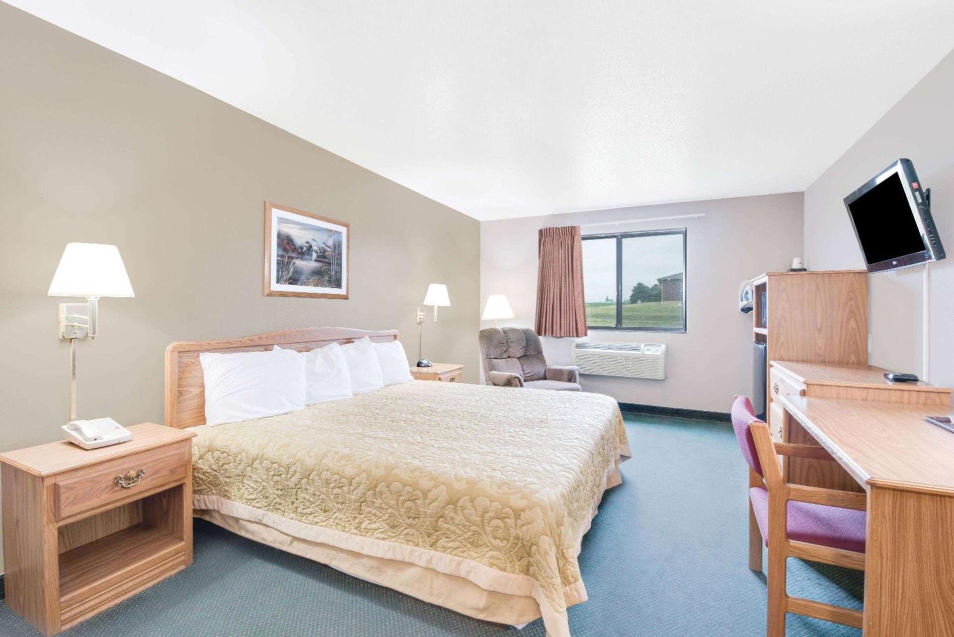 Super 8 by Wyndham Sisseton photo 11