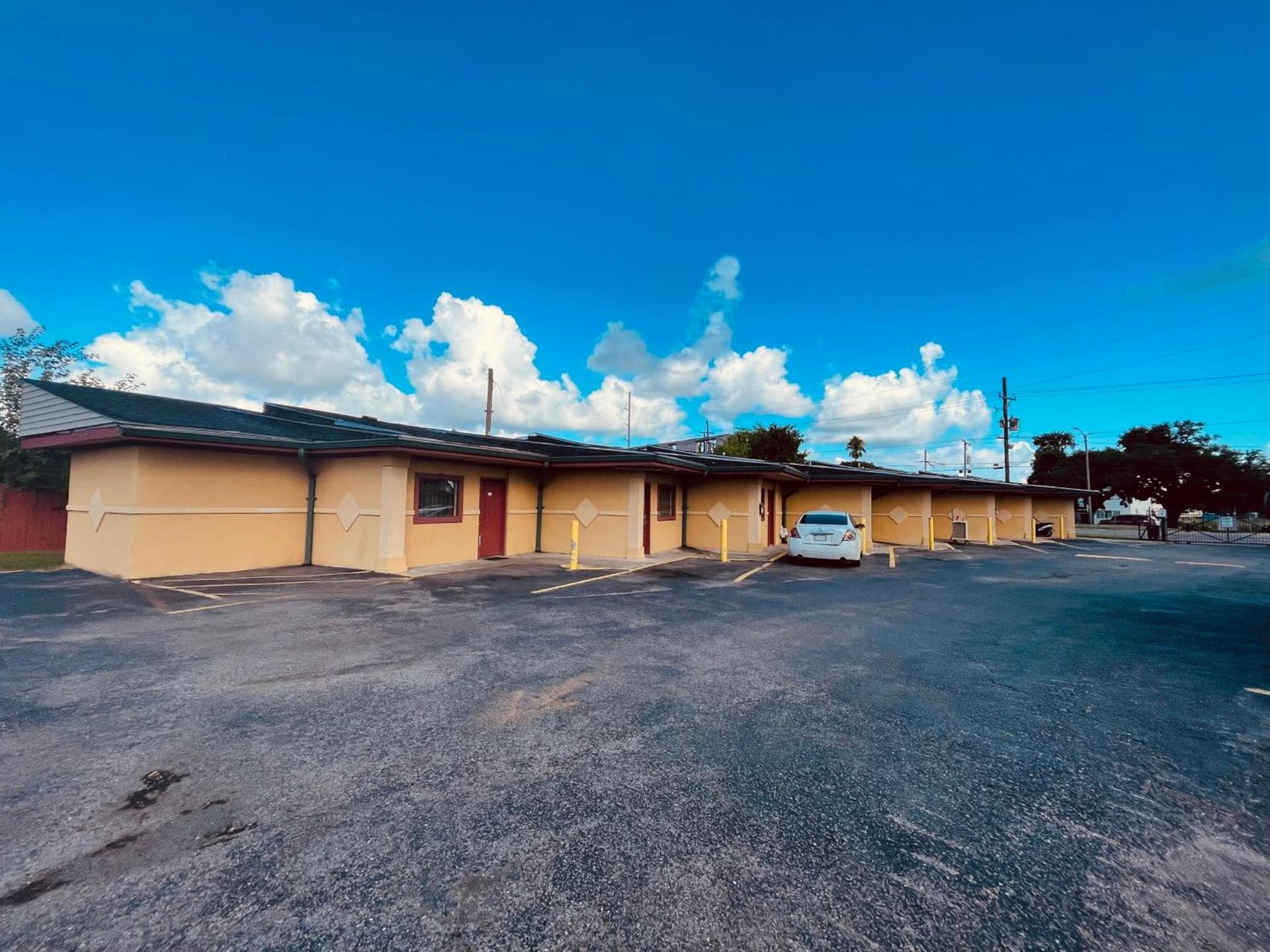 Royal Palms Motel & RV Park photo 9