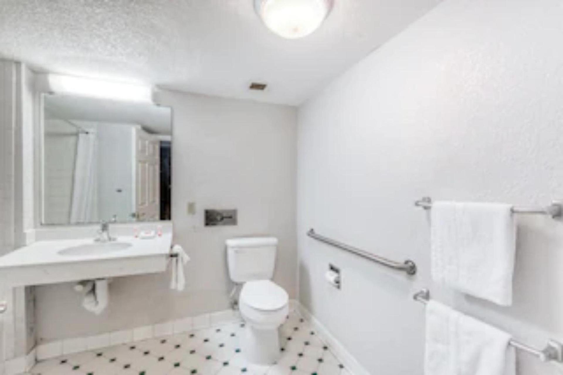 Baymont by Wyndham Nacogdoches Near University photo 14