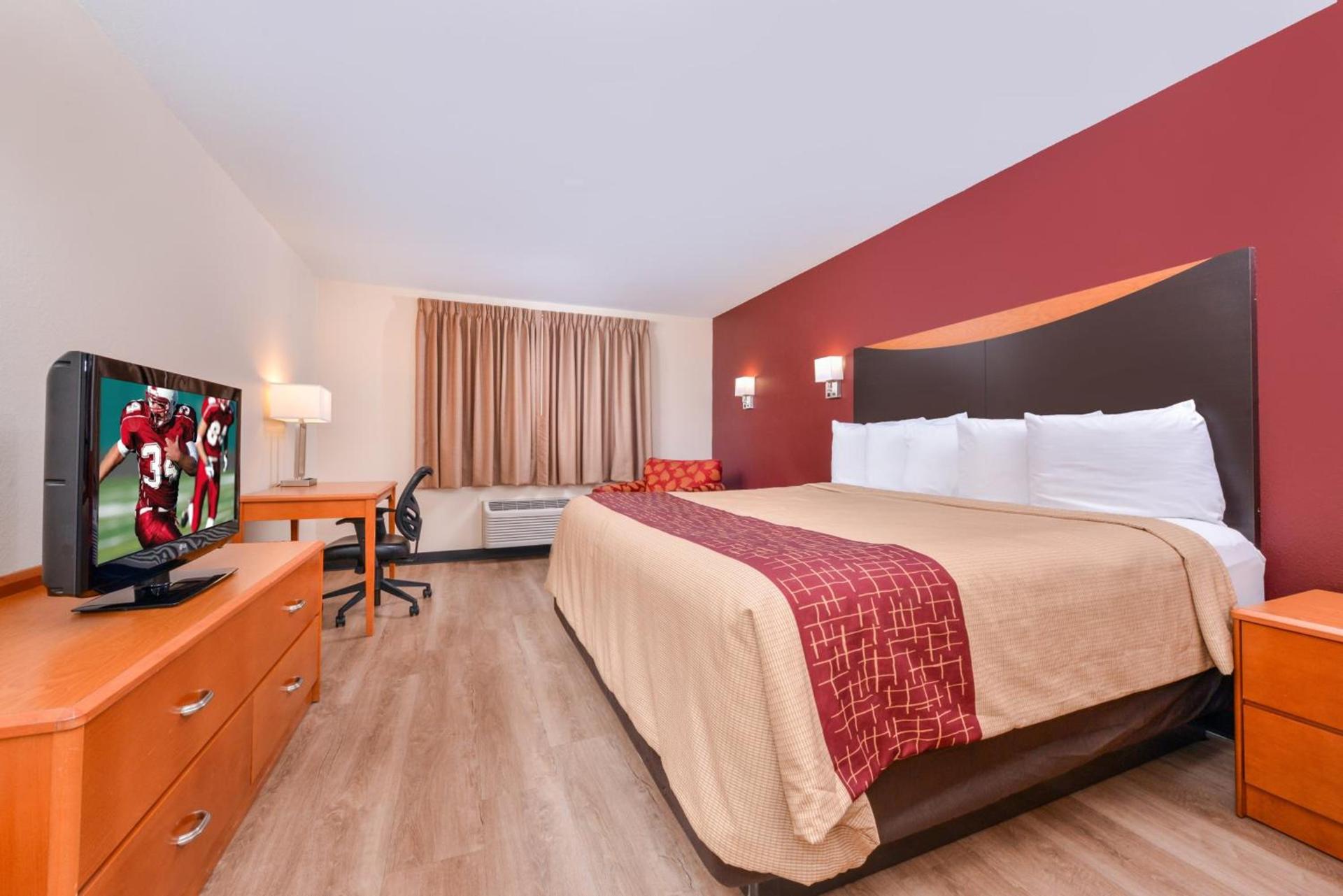 Red Roof Inn & Suites Danville, IL photo 10