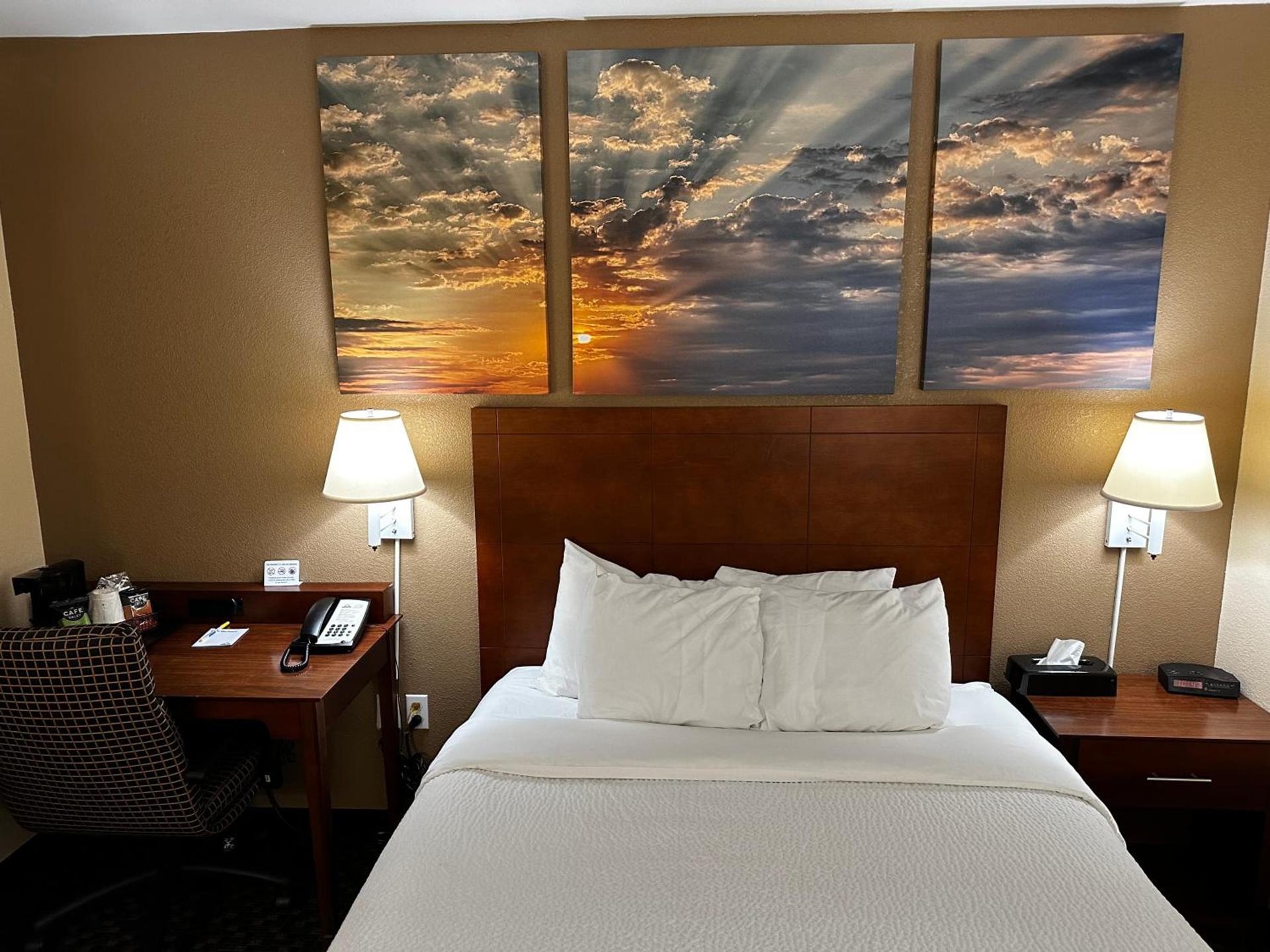 Days Inn by Wyndham Imlay City photo 36