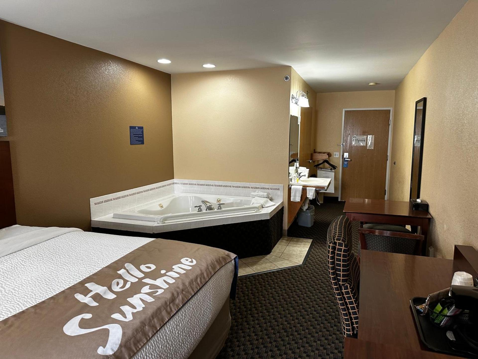 Days Inn by Wyndham Imlay City photo 39