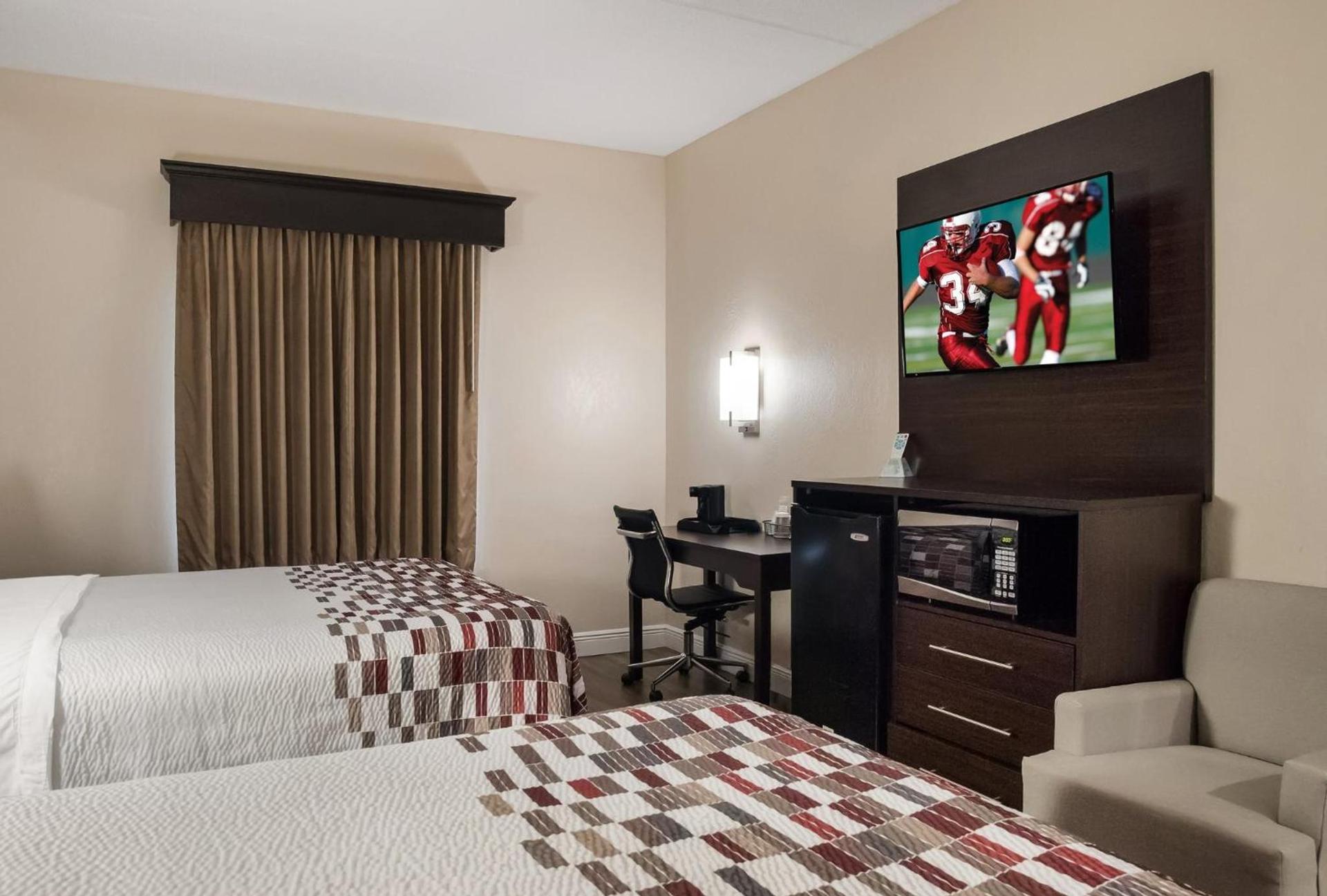 Red Roof Inn Tupelo photo 37