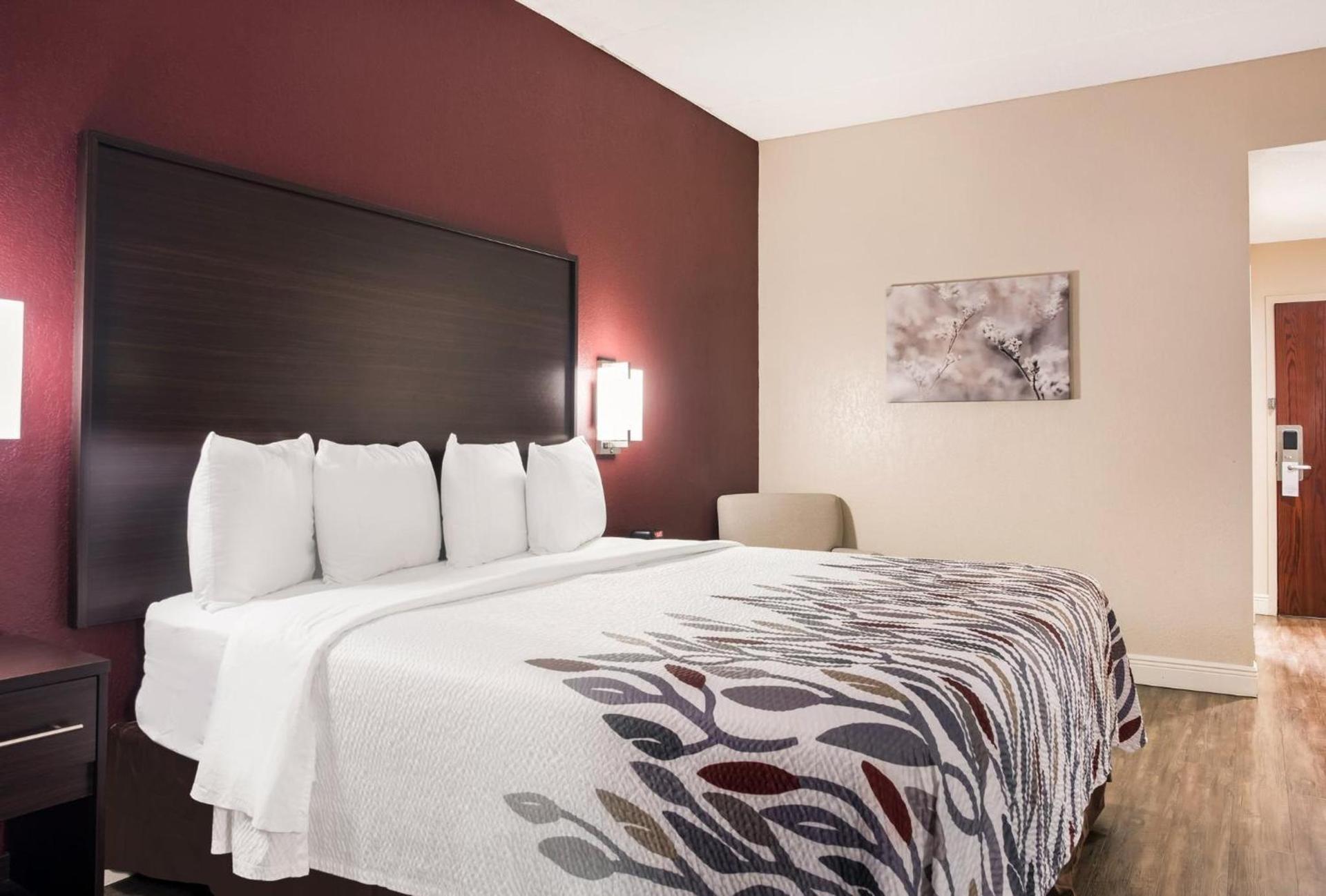 Red Roof Inn Tupelo photo 40